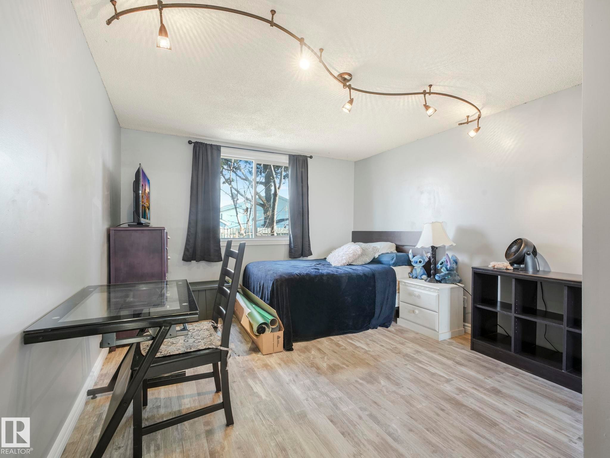 429 Westview Close, Edmonton, AB - Indoor Photo Showing Bedroom