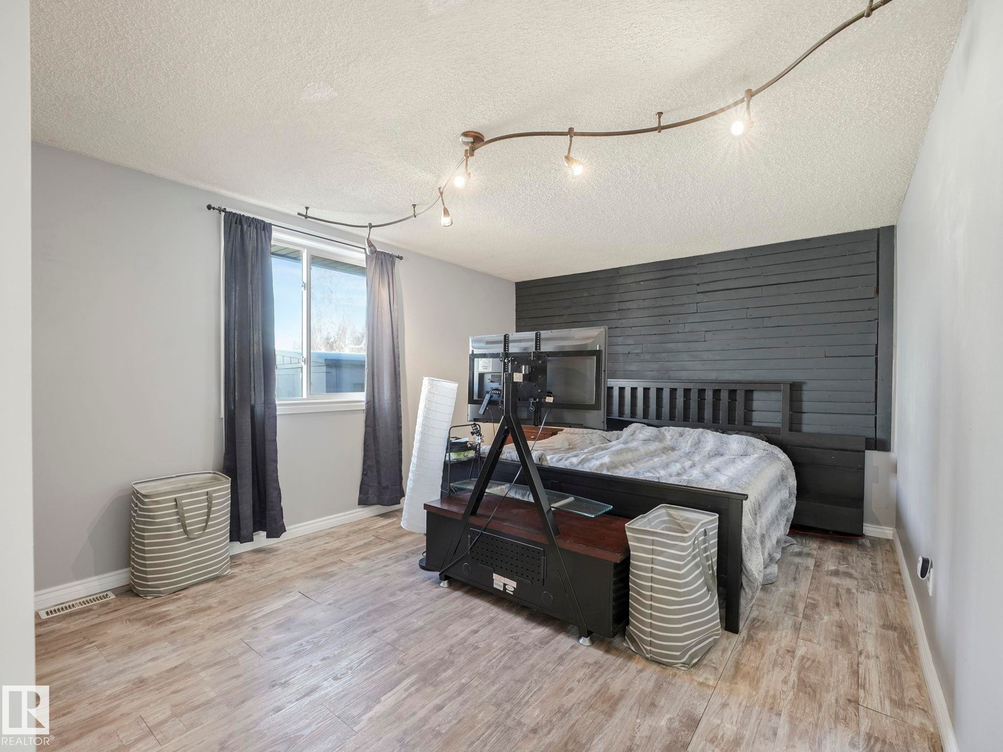 429 Westview Close, Edmonton, AB - Indoor Photo Showing Bedroom