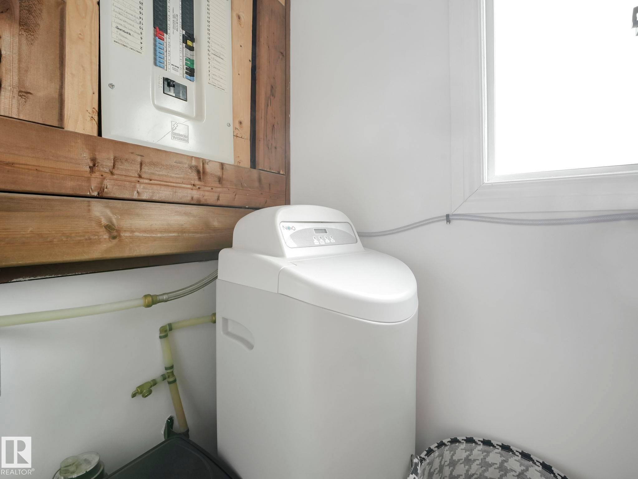 429 Westview Close, Edmonton, AB - Indoor Photo Showing Laundry Room