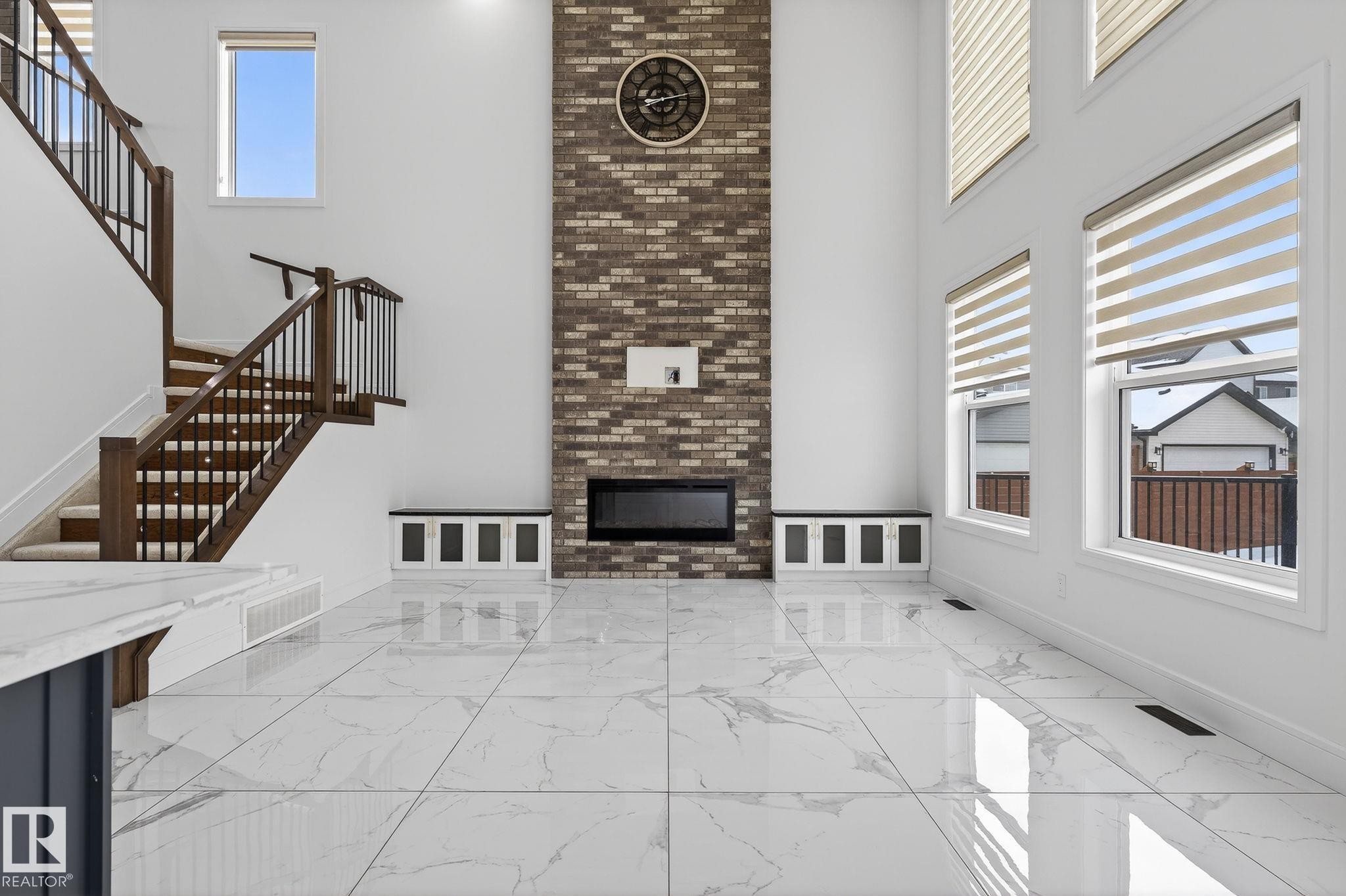 228 36 St Sw, Edmonton, AB - Indoor Photo Showing Other Room