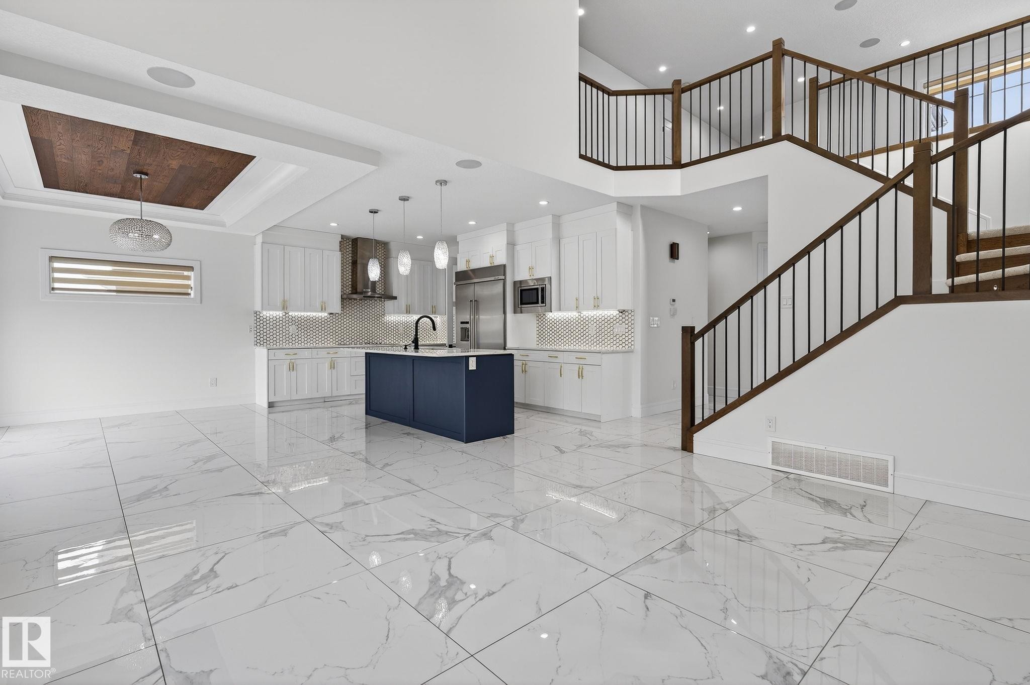 228 36 St Sw, Edmonton, AB - Indoor Photo Showing Kitchen