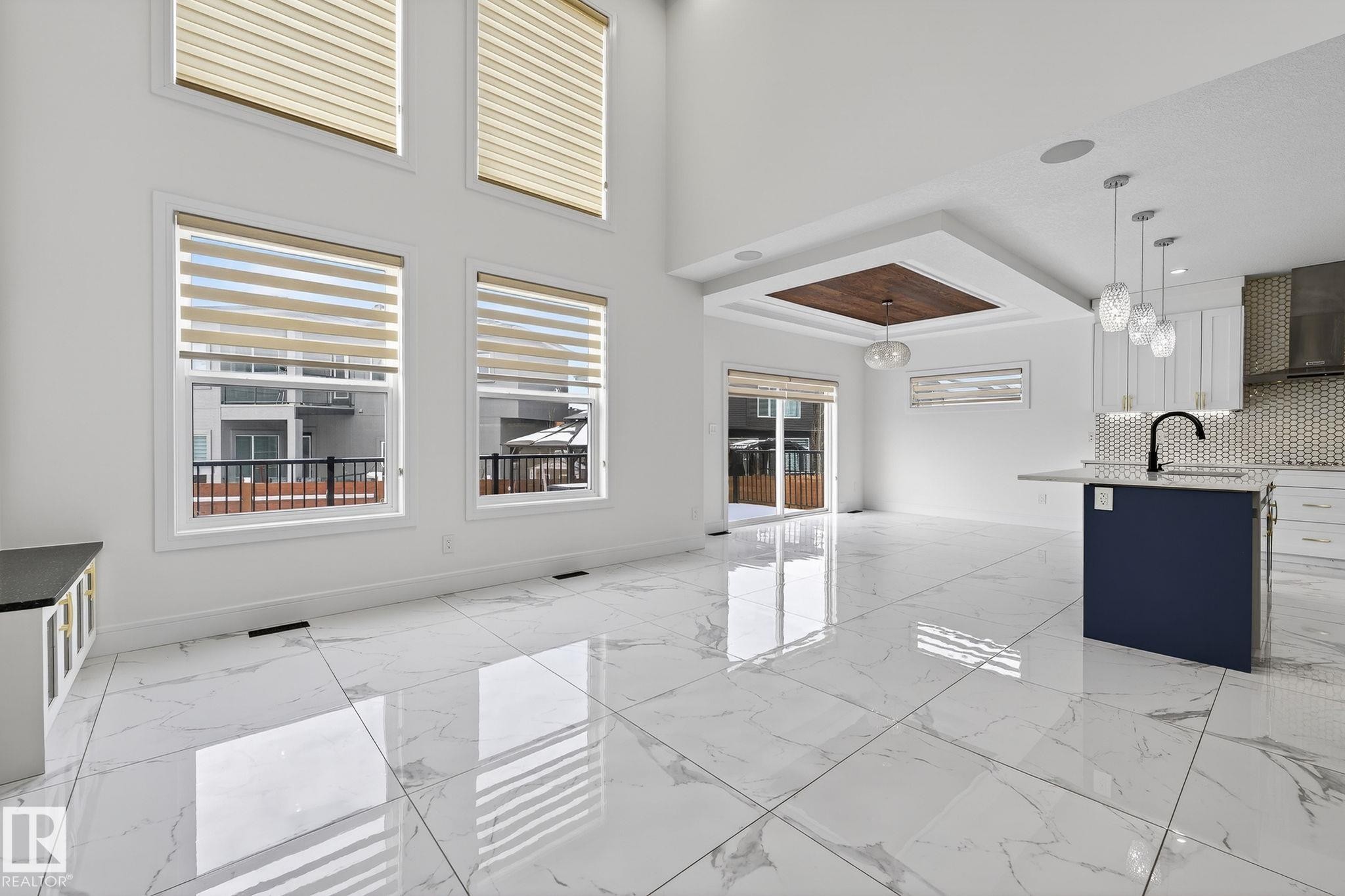 228 36 St Sw, Edmonton, AB - Indoor