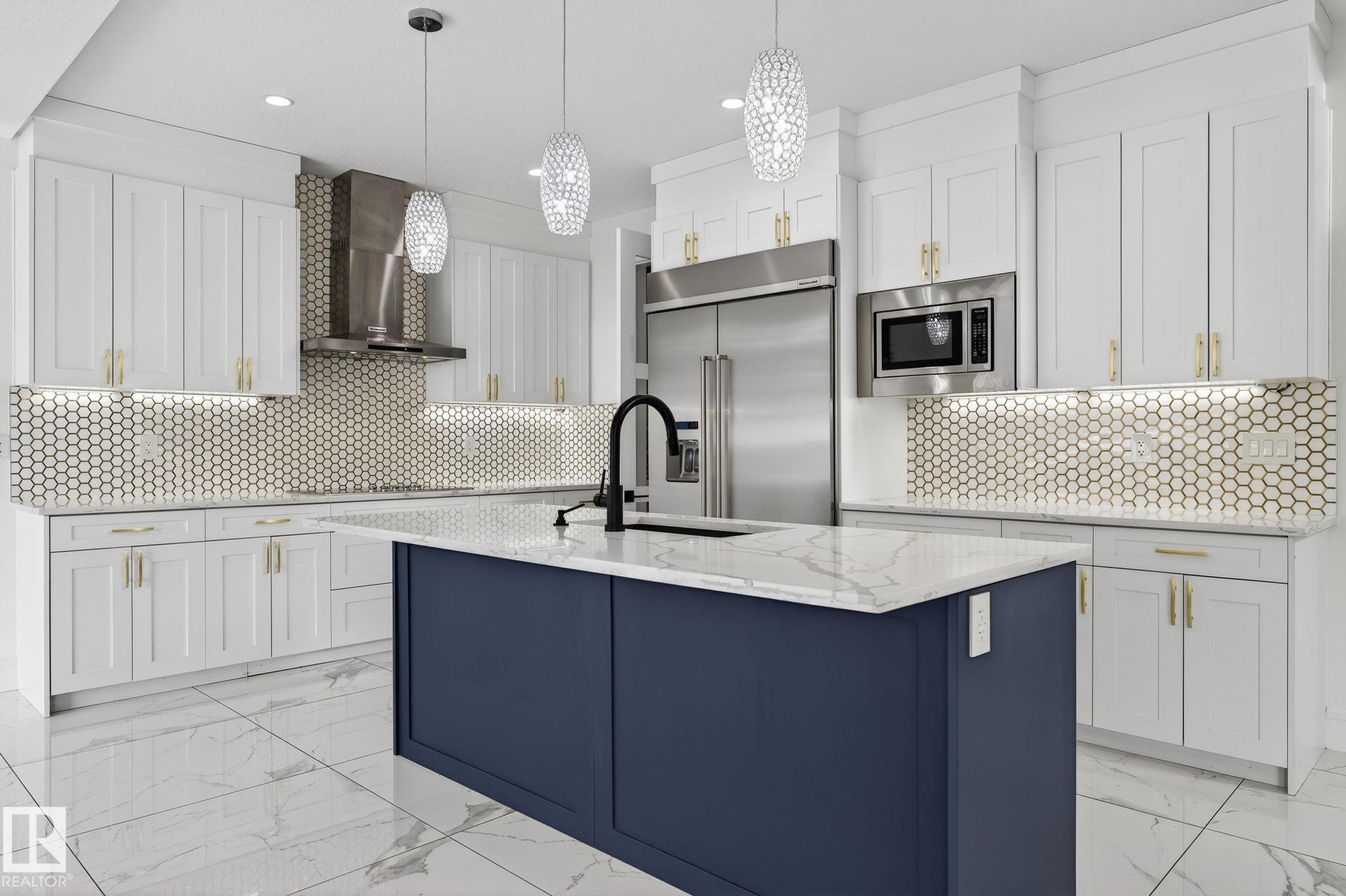 228 36 St Sw, Edmonton, AB - Indoor Photo Showing Kitchen With Upgraded Kitchen