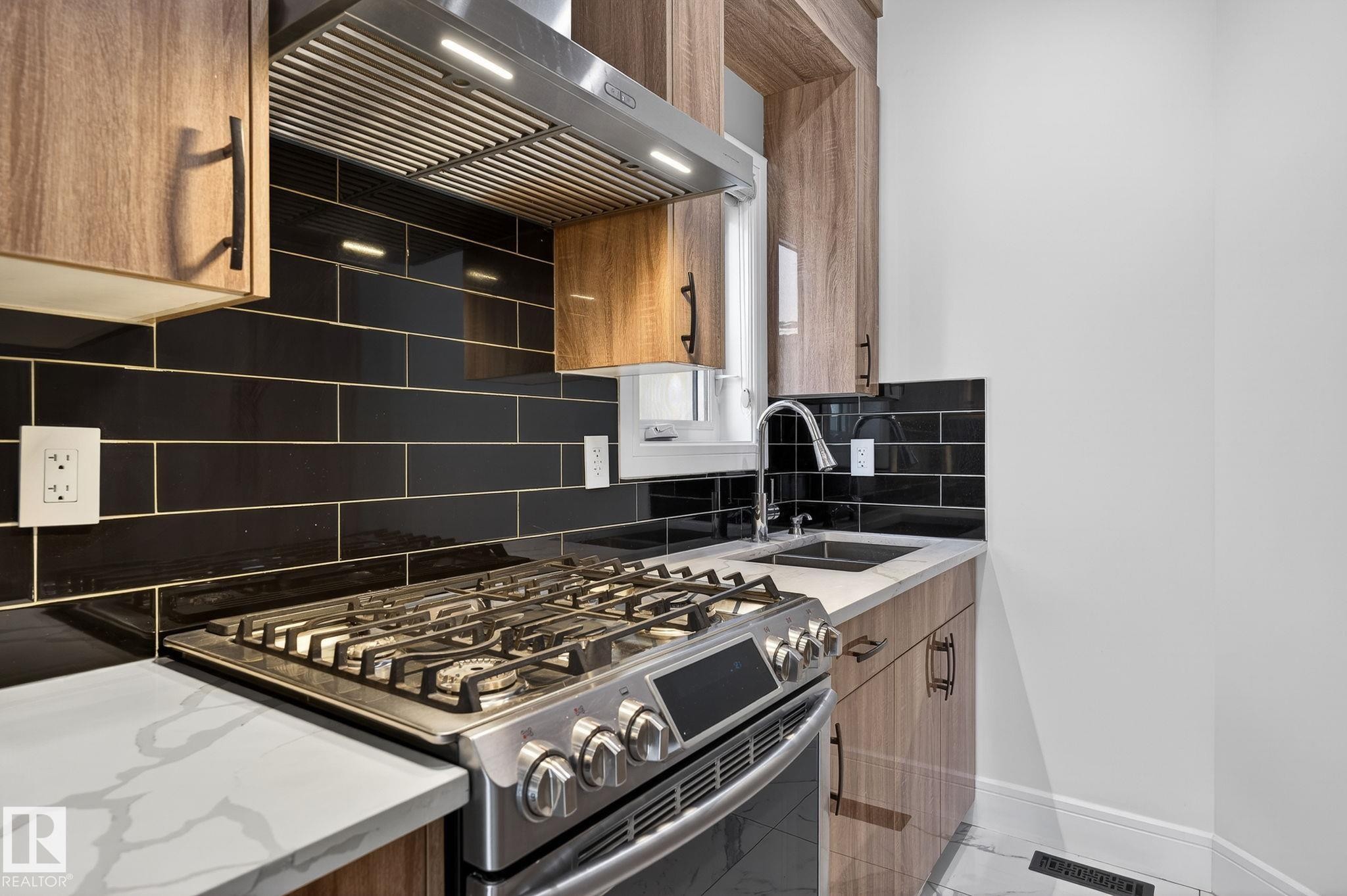 228 36 St Sw, Edmonton, AB - Indoor Photo Showing Kitchen With Double Sink