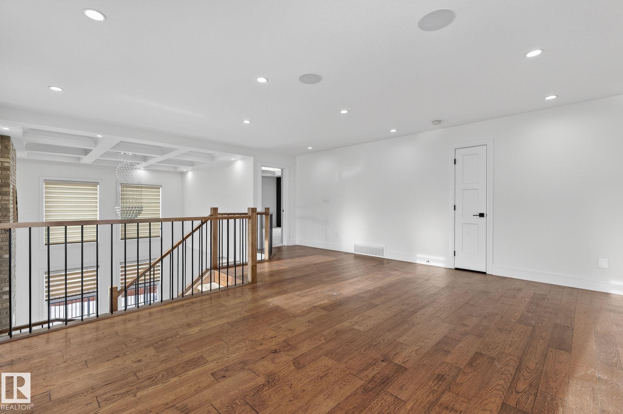 228 36 St Sw, Edmonton, AB - Indoor Photo Showing Other Room