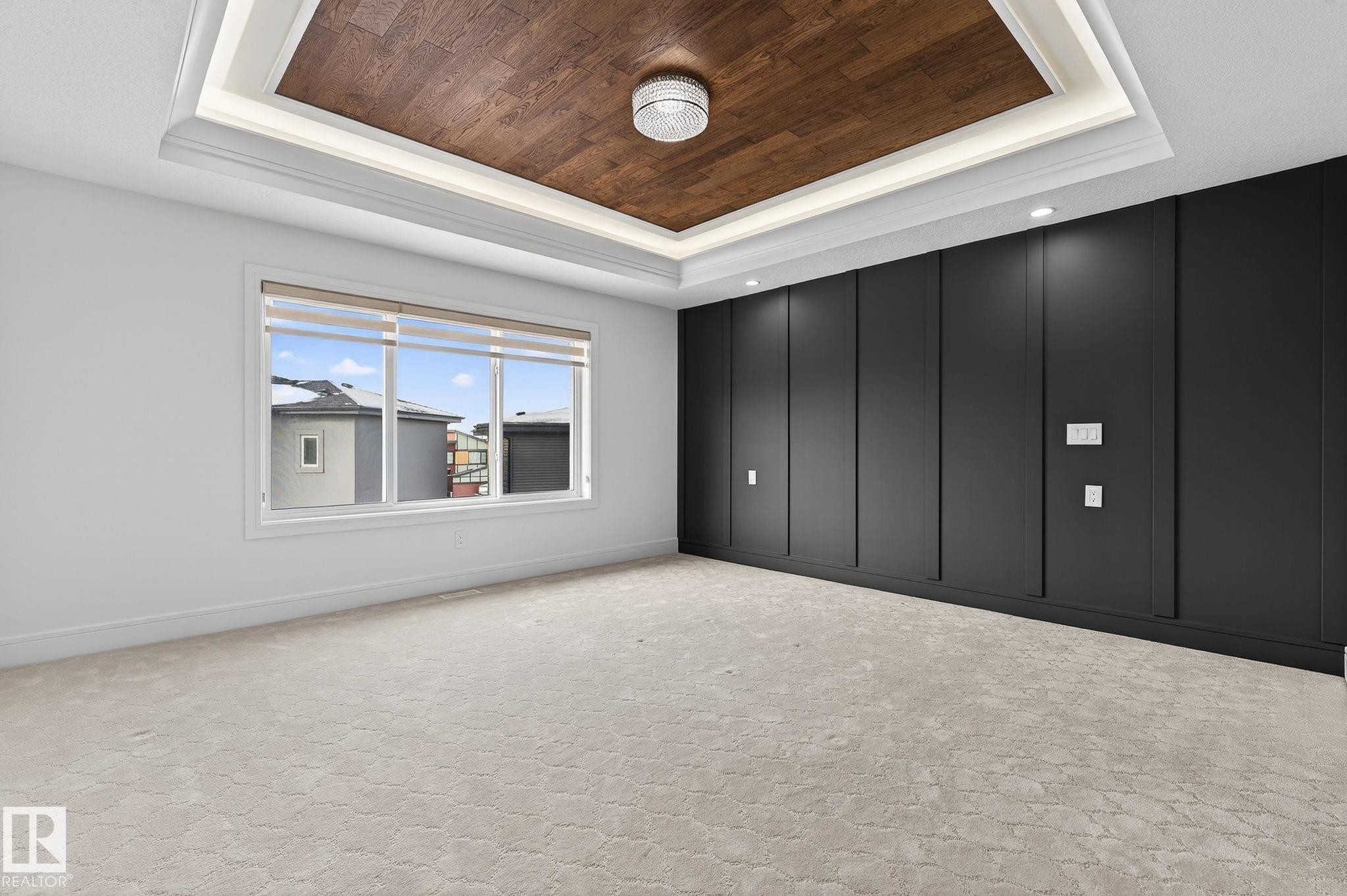 228 36 St Sw, Edmonton, AB - Indoor Photo Showing Other Room