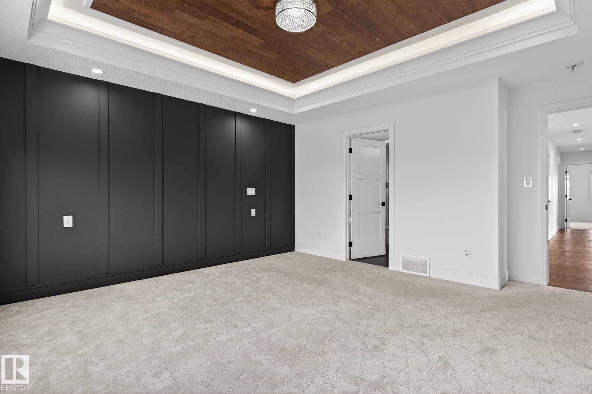 228 36 St Sw, Edmonton, AB - Indoor Photo Showing Other Room