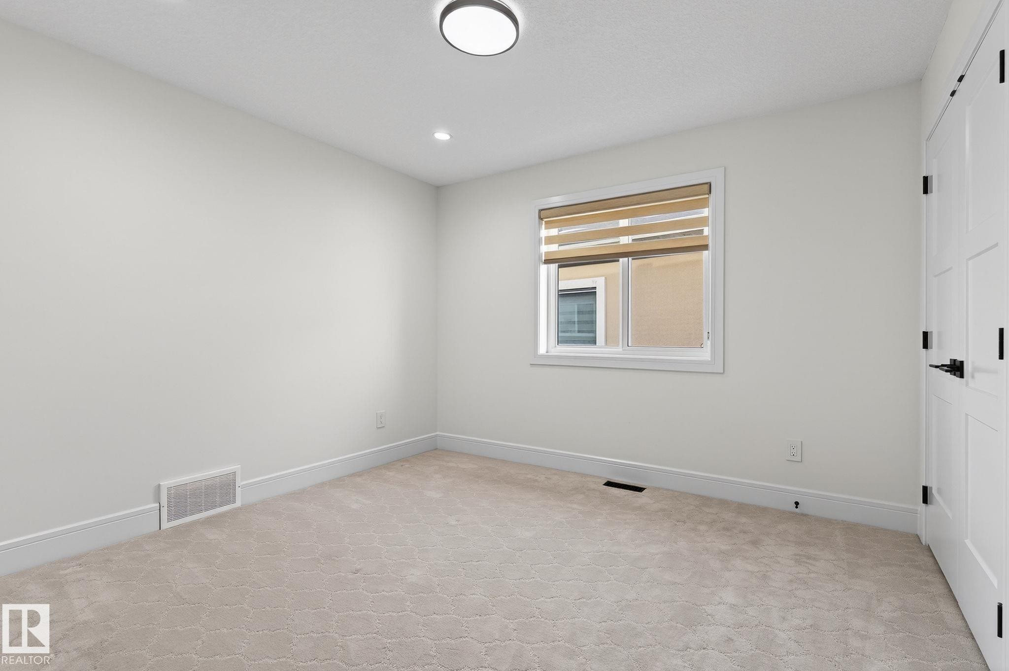 228 36 St Sw, Edmonton, AB - Indoor Photo Showing Other Room