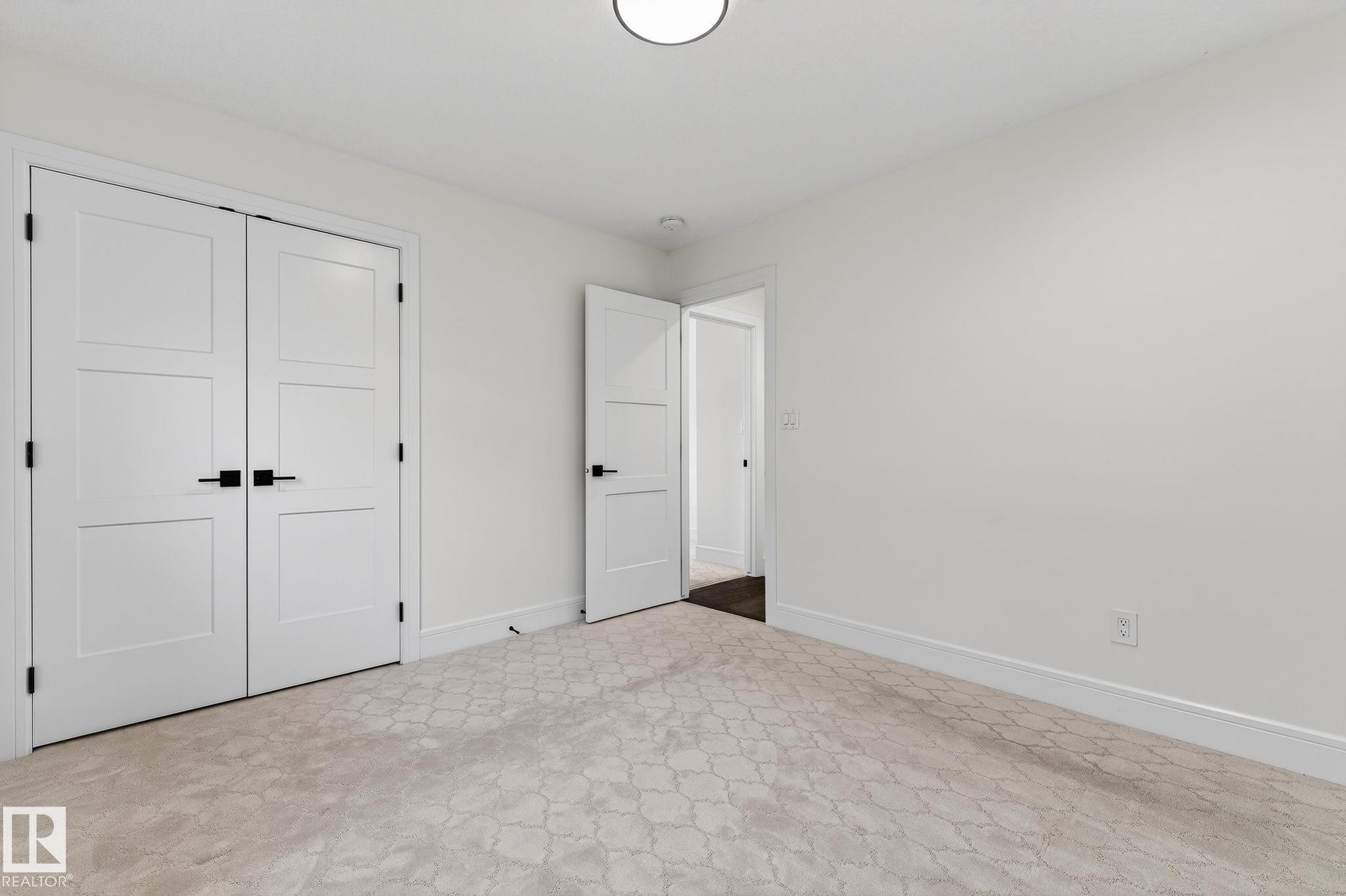 228 36 St Sw, Edmonton, AB - Indoor Photo Showing Other Room