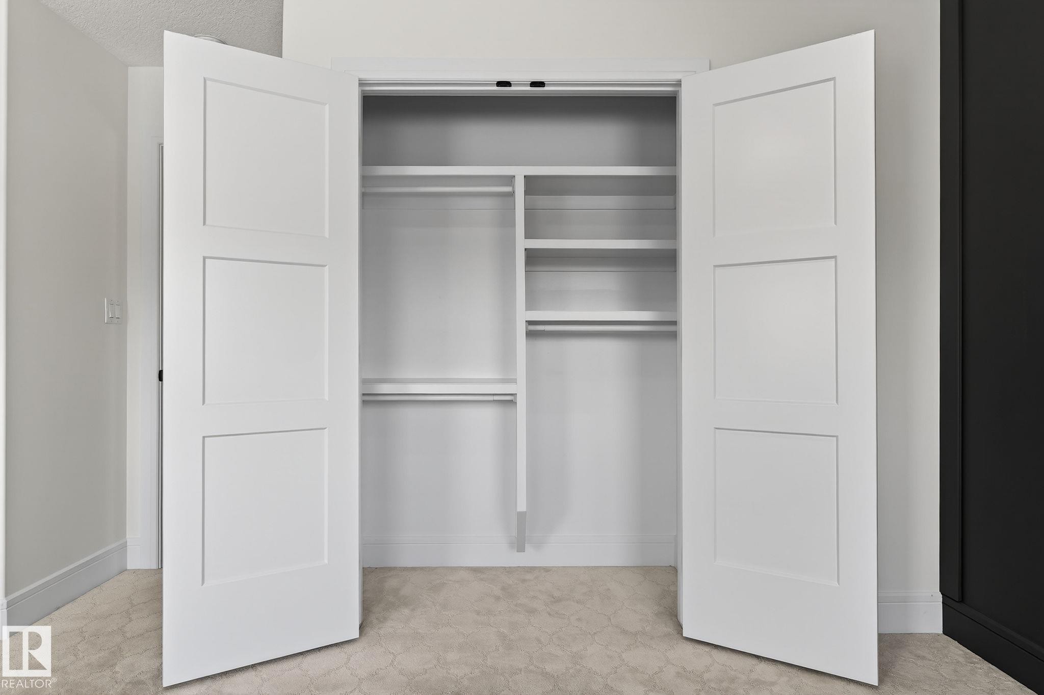 228 36 St Sw, Edmonton, AB - Indoor Photo Showing Other Room