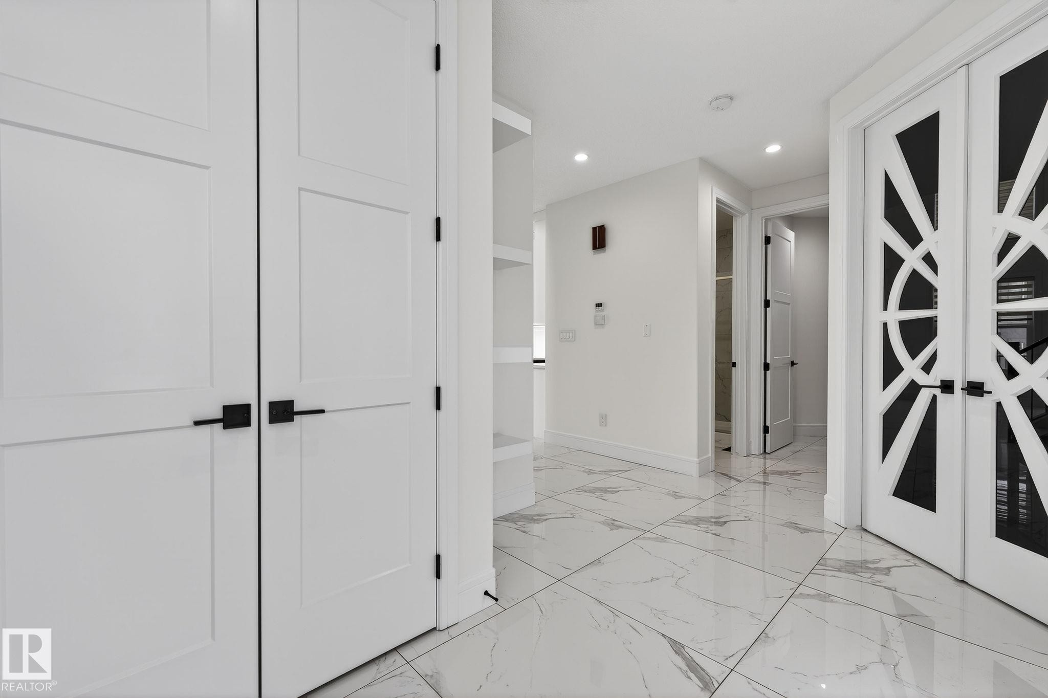 228 36 St Sw, Edmonton, AB - Indoor Photo Showing Other Room