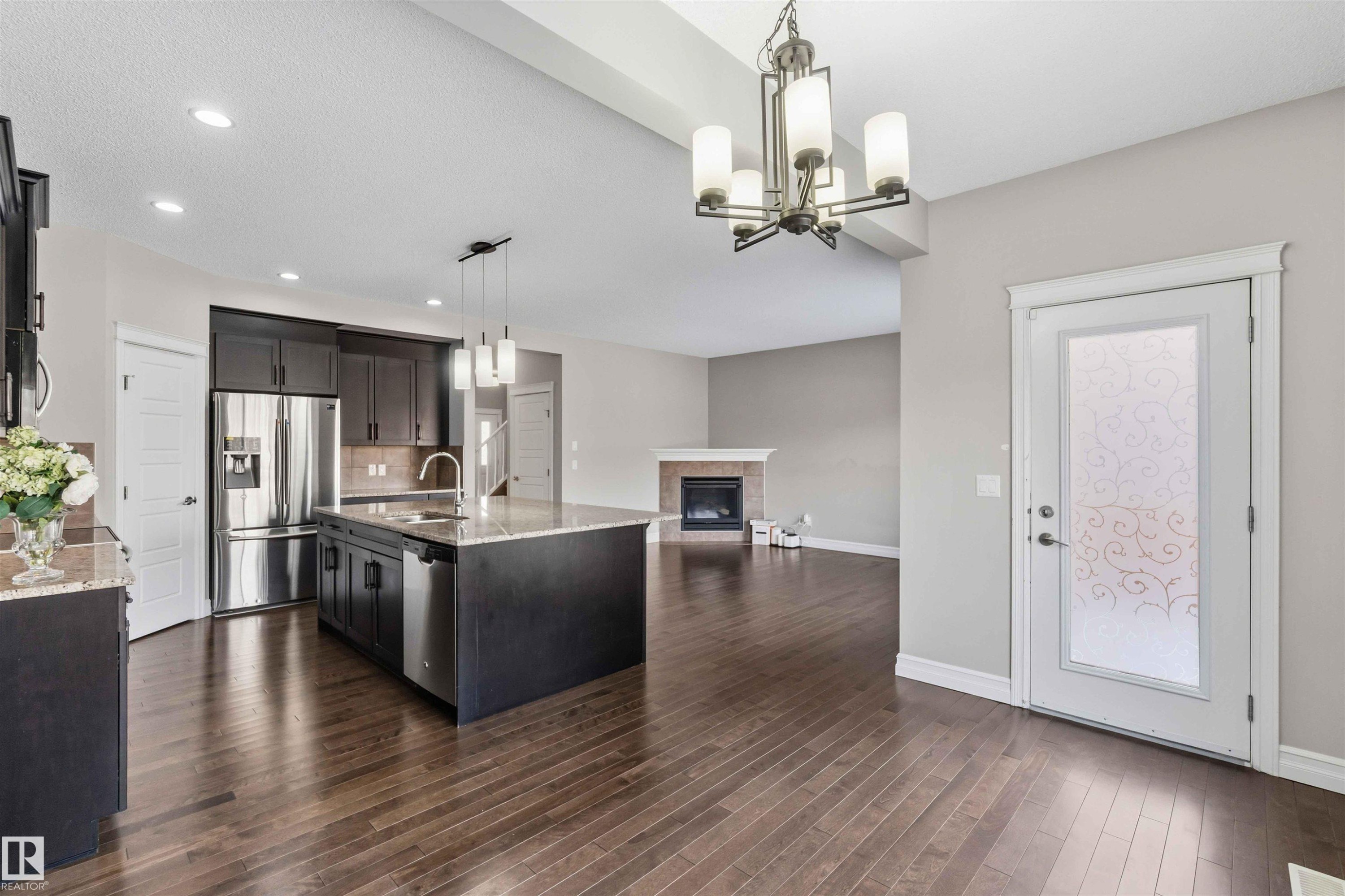 3683 8 Street, Edmonton, AB - Indoor Photo Showing Kitchen With Stainless Steel Kitchen With Upgraded Kitchen