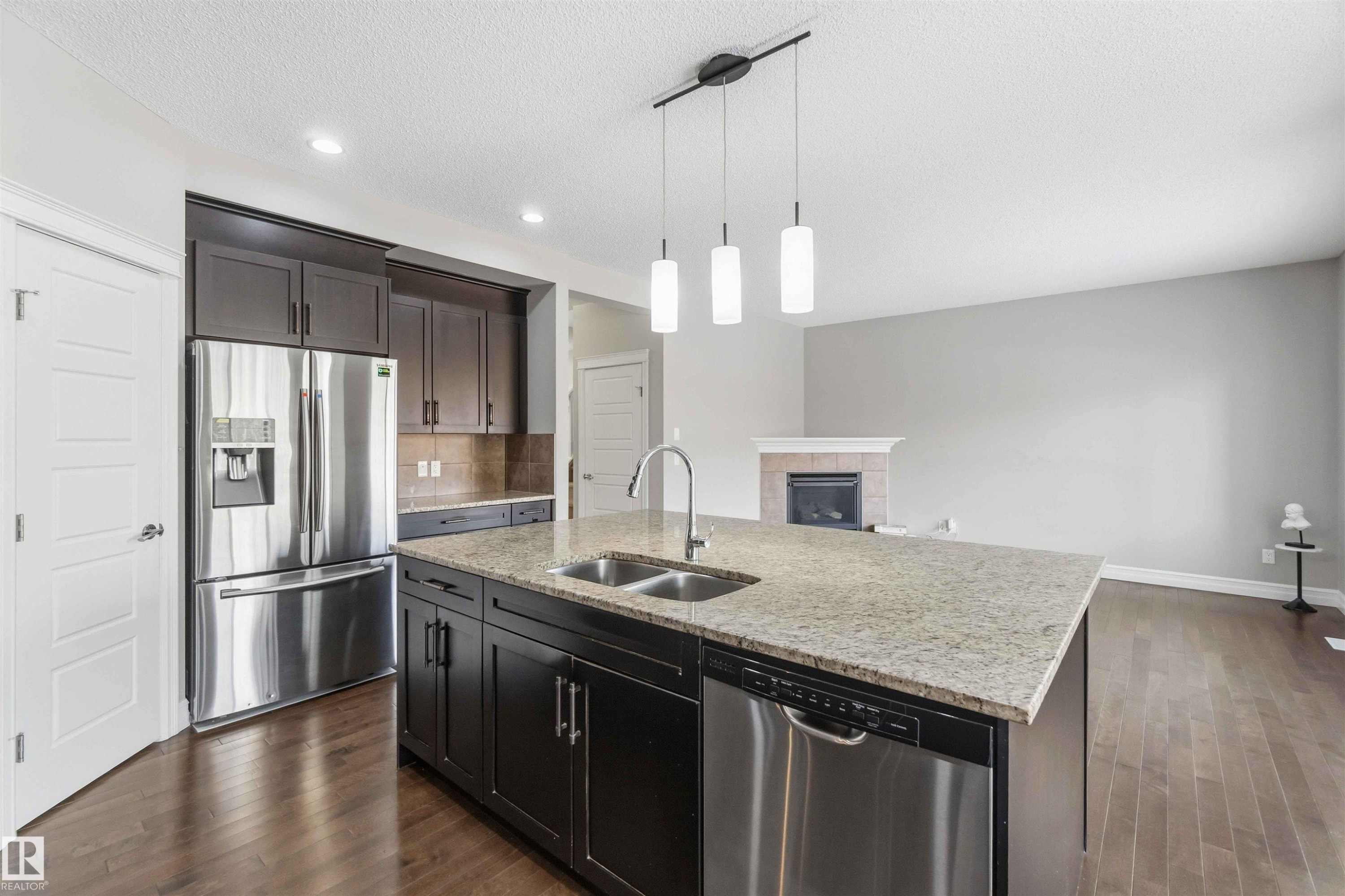 3683 8 Street, Edmonton, AB - Indoor Photo Showing Kitchen With Stainless Steel Kitchen With Double Sink With Upgraded Kitchen