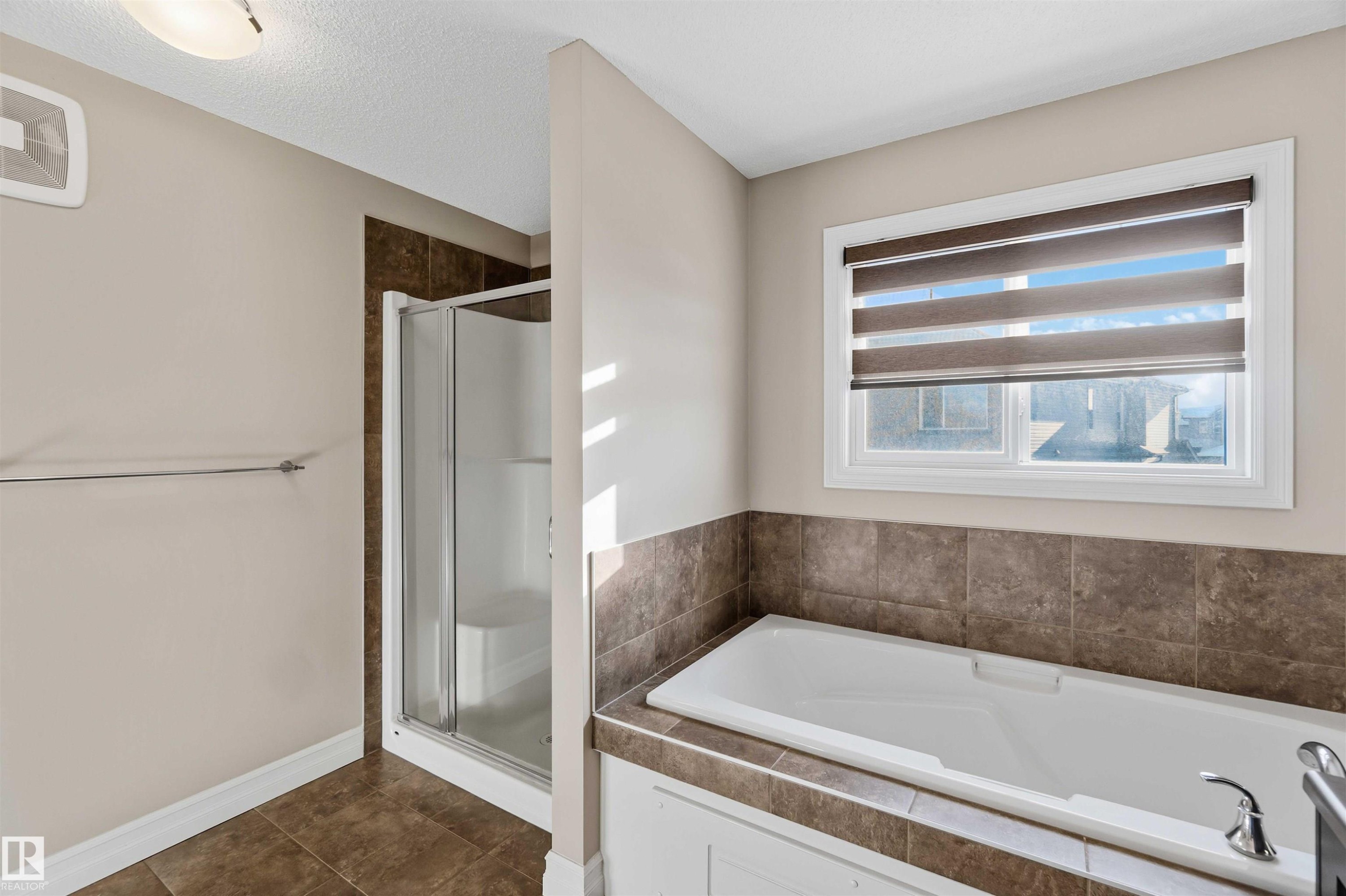 3683 8 Street, Edmonton, AB - Indoor Photo Showing Bathroom