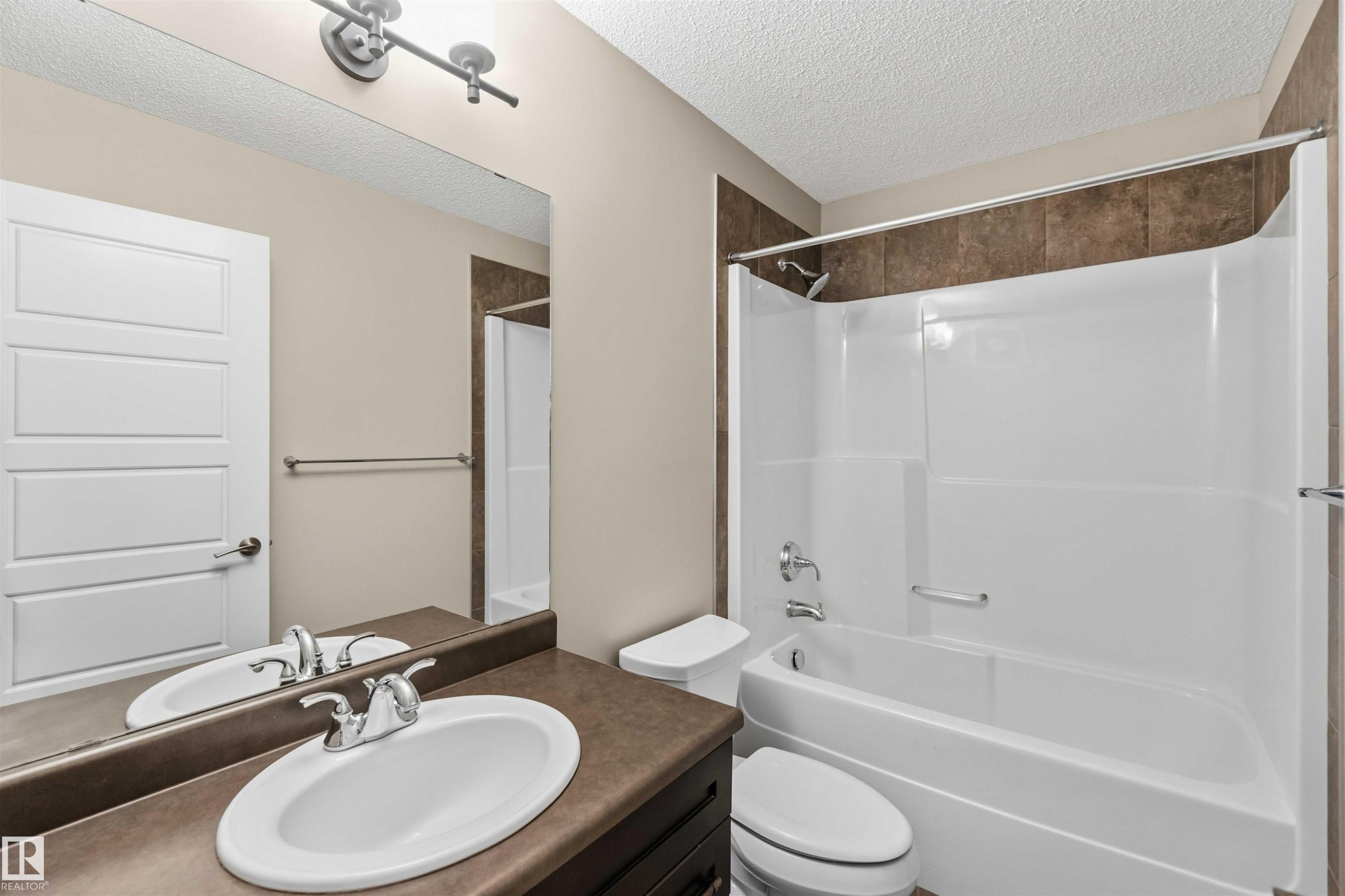3683 8 Street, Edmonton, AB - Indoor Photo Showing Bathroom
