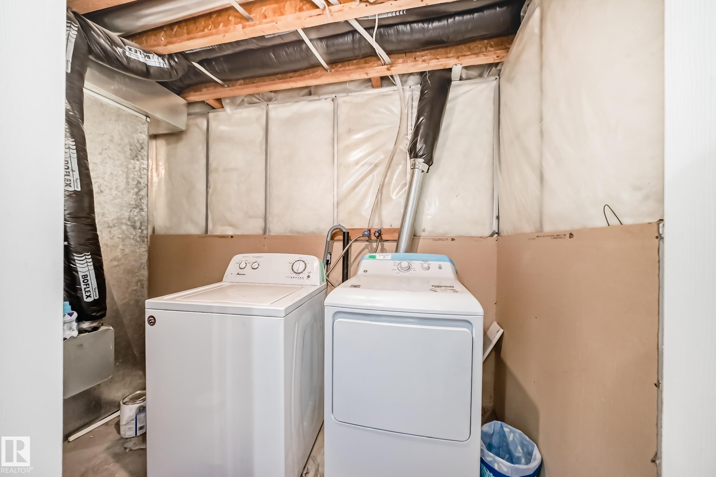 Laundry area with independent washer and dryer - 7731 8 Avenue, Edmonton, AB - Indoor Photo Showing Laundry Room