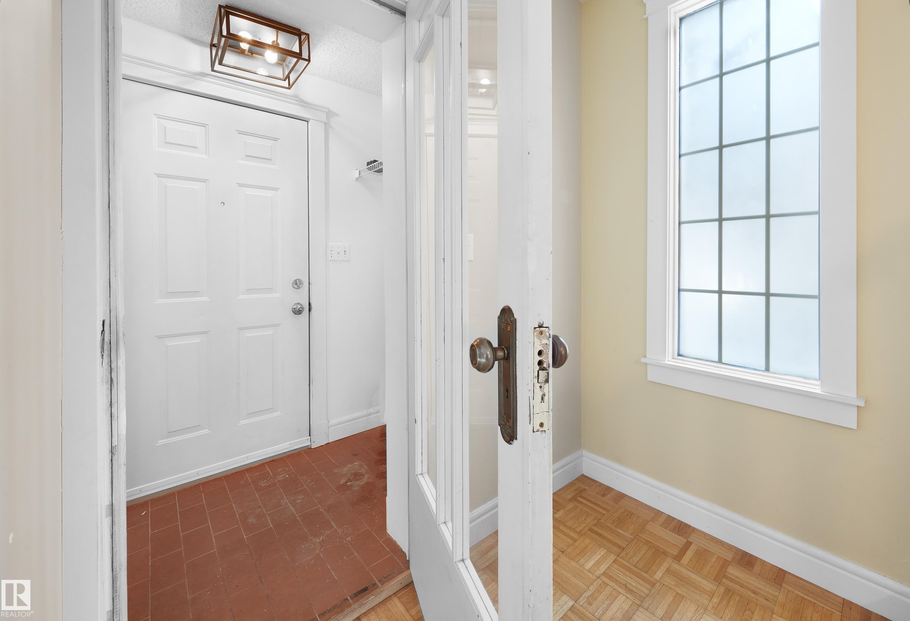 11212 75 Avenue, Edmonton, AB - Indoor Photo Showing Other Room