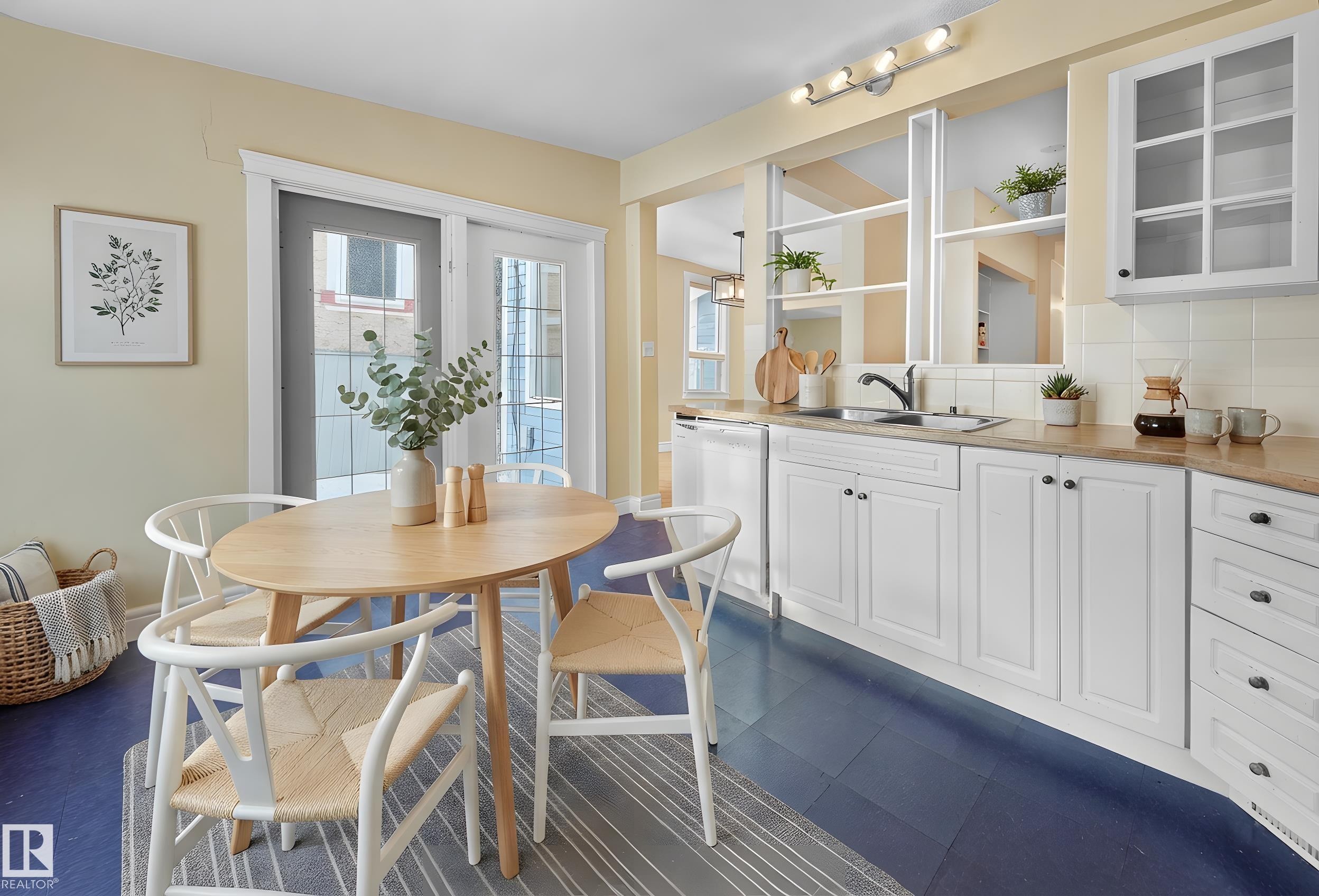 11212 75 Avenue, Edmonton, AB - Indoor Photo Showing Dining Room