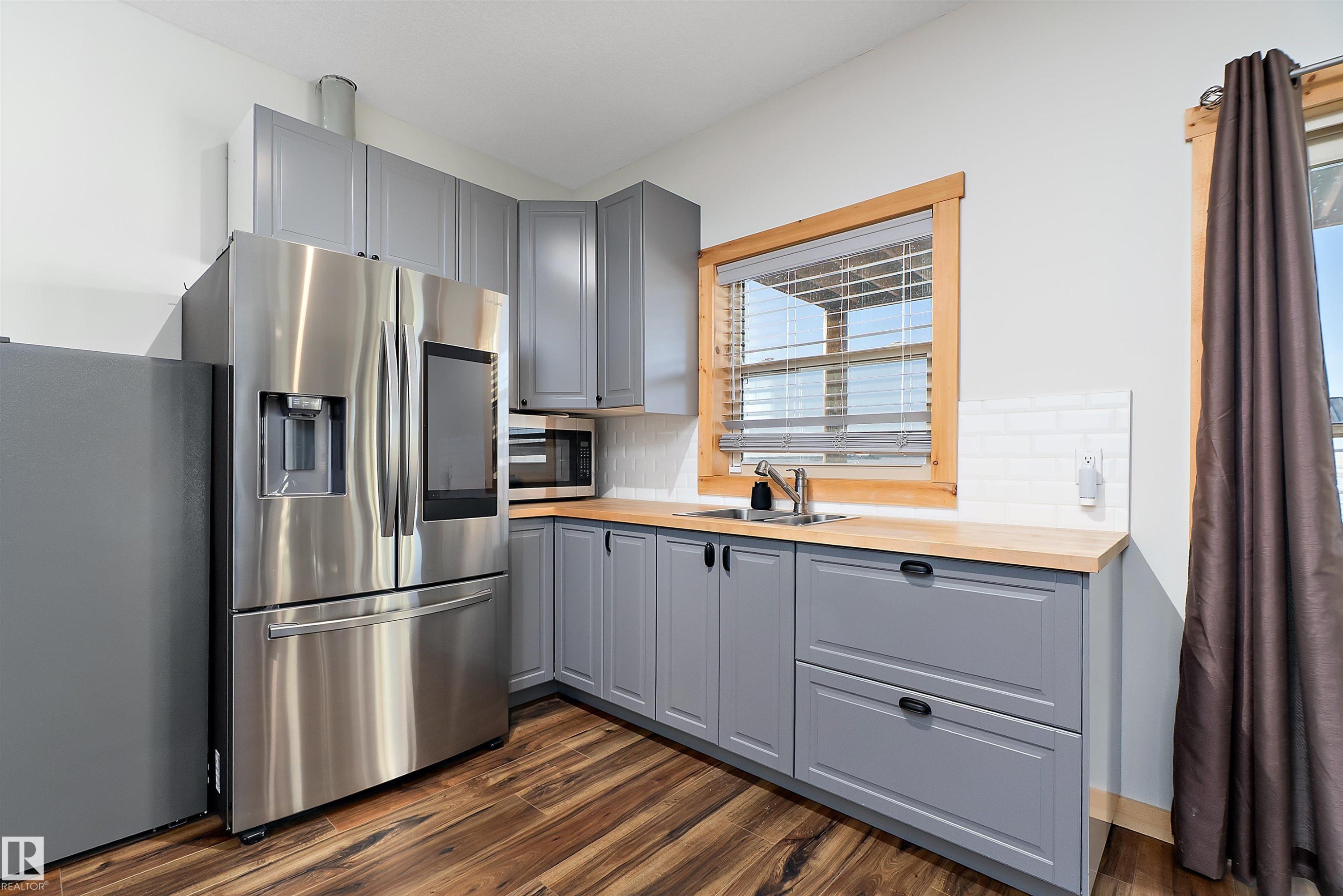 19003 Twp Rd 522, Rural Beaver County, AB - Indoor Photo Showing Kitchen With Double Sink