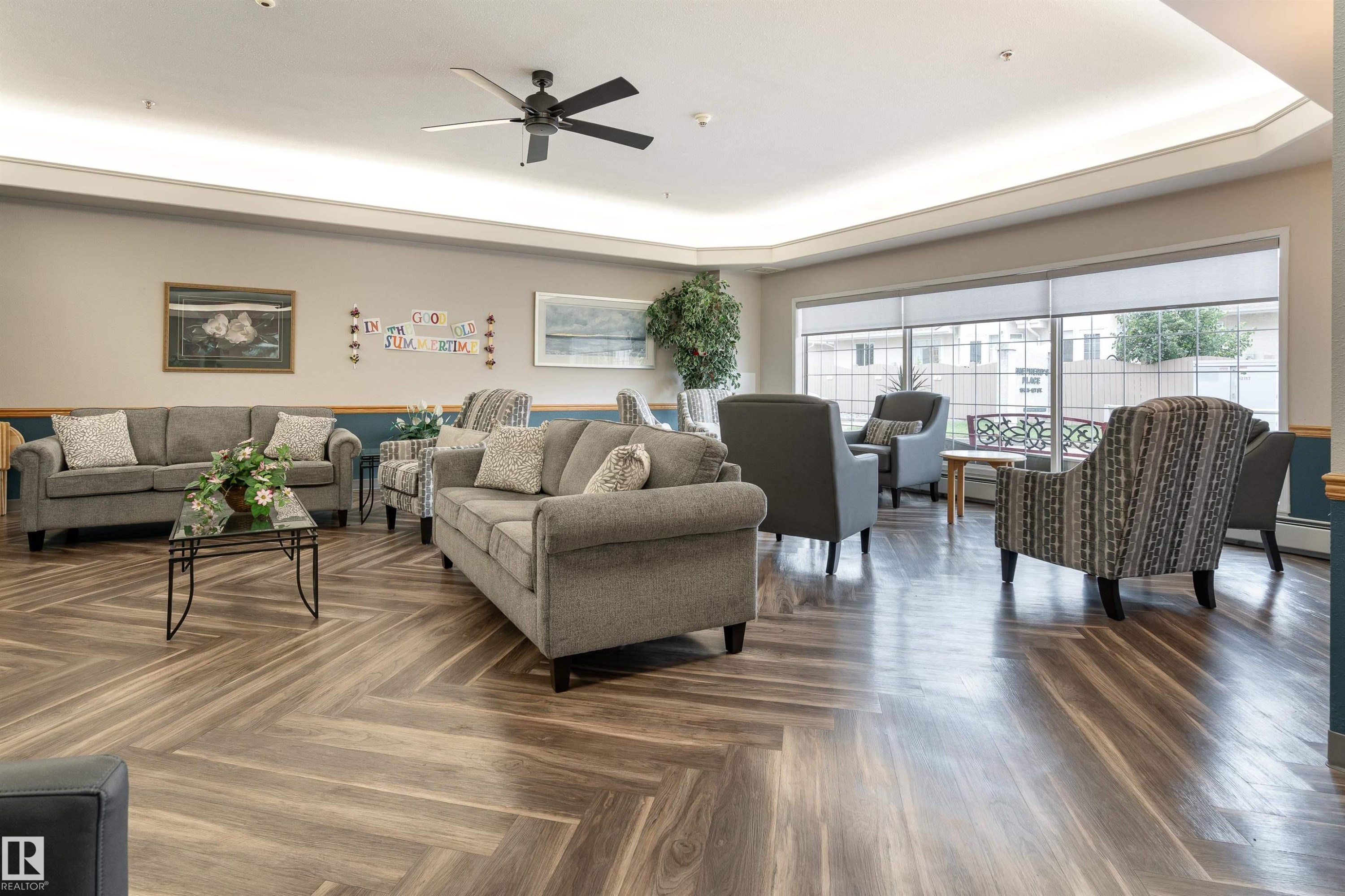 454 13441 127 Street, Edmonton, AB - Indoor Photo Showing Living Room