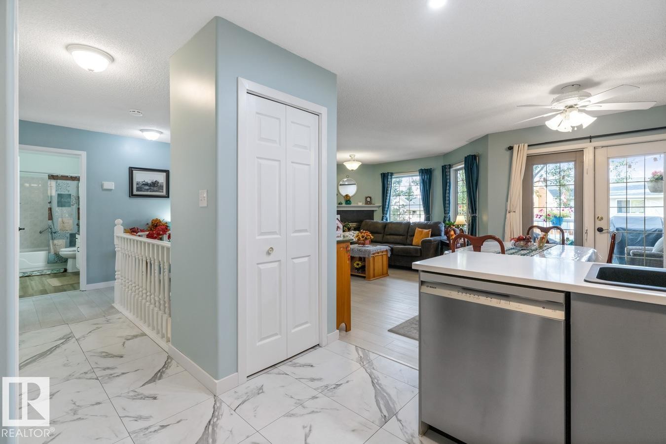 9 1850 Mill Woods Road E, Edmonton, AB - Indoor