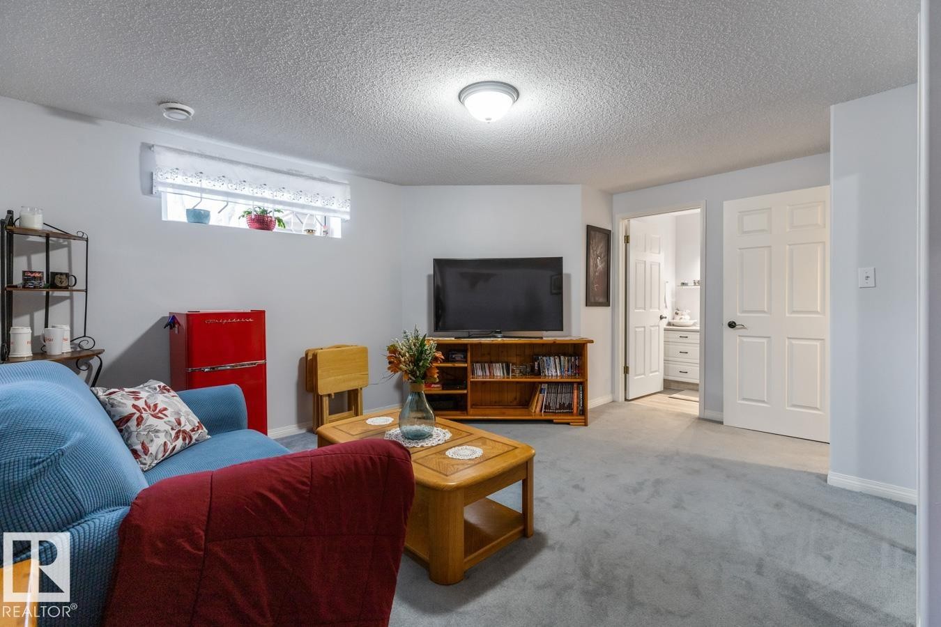 9 1850 Mill Woods Road E, Edmonton, AB - Indoor