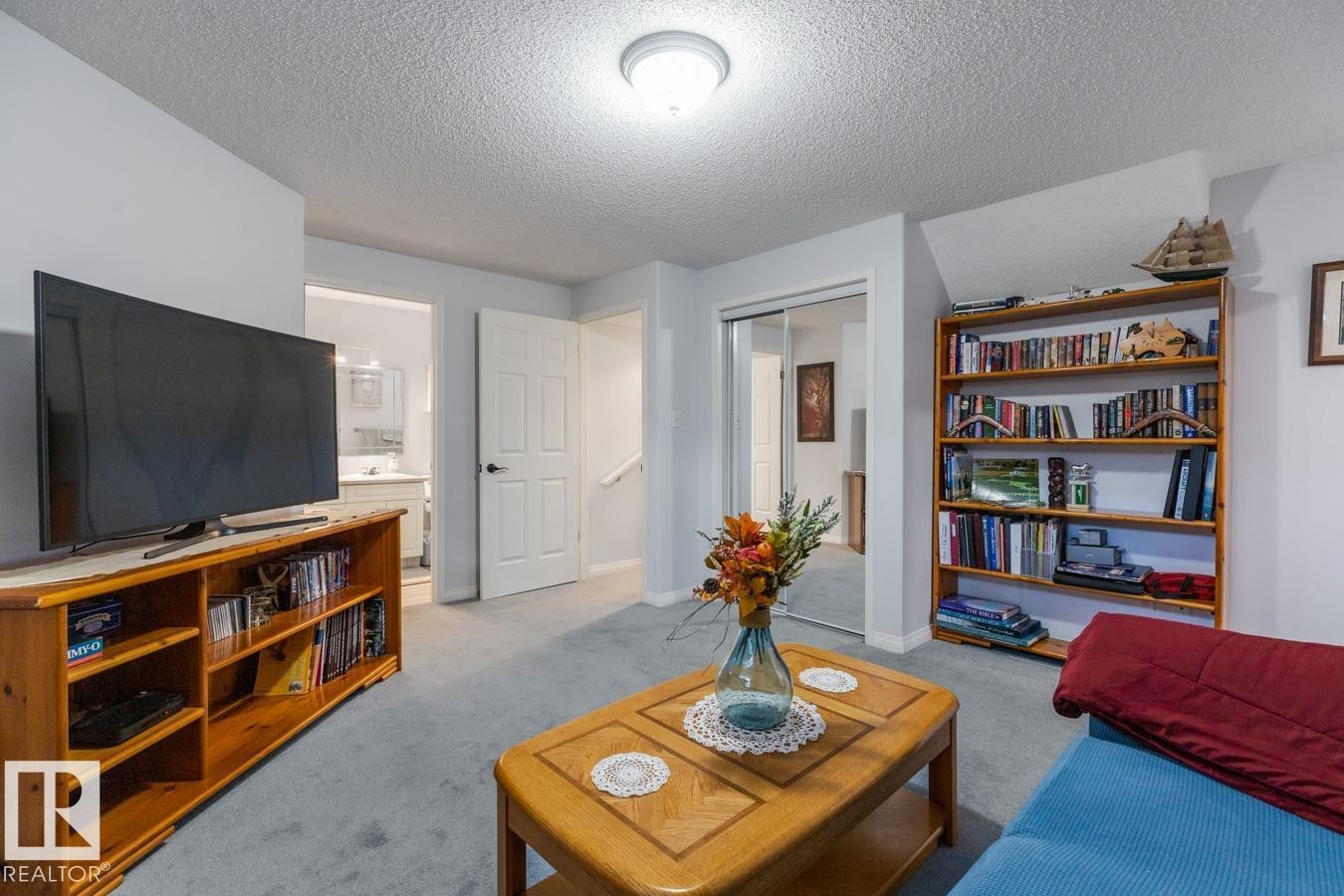 9 1850 Mill Woods Road E, Edmonton, AB - Indoor Photo Showing Living Room