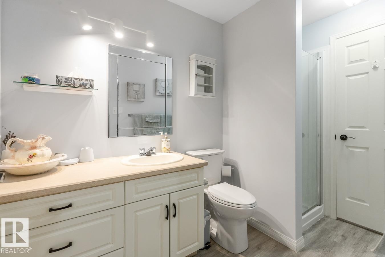 9 1850 Mill Woods Road E, Edmonton, AB - Indoor Photo Showing Bathroom