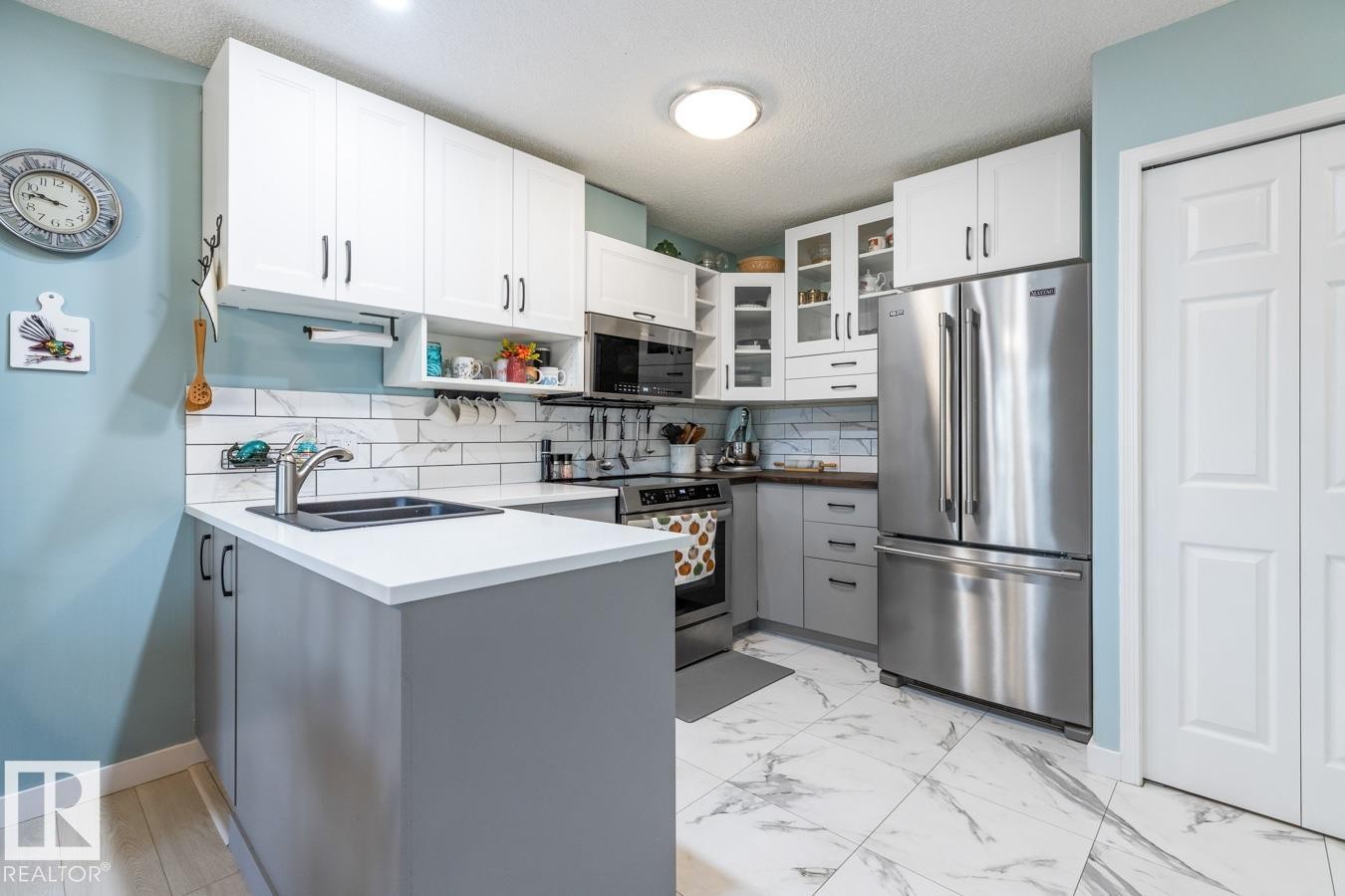 9 1850 Mill Woods Road E, Edmonton, AB - Indoor Photo Showing Kitchen With Stainless Steel Kitchen With Double Sink