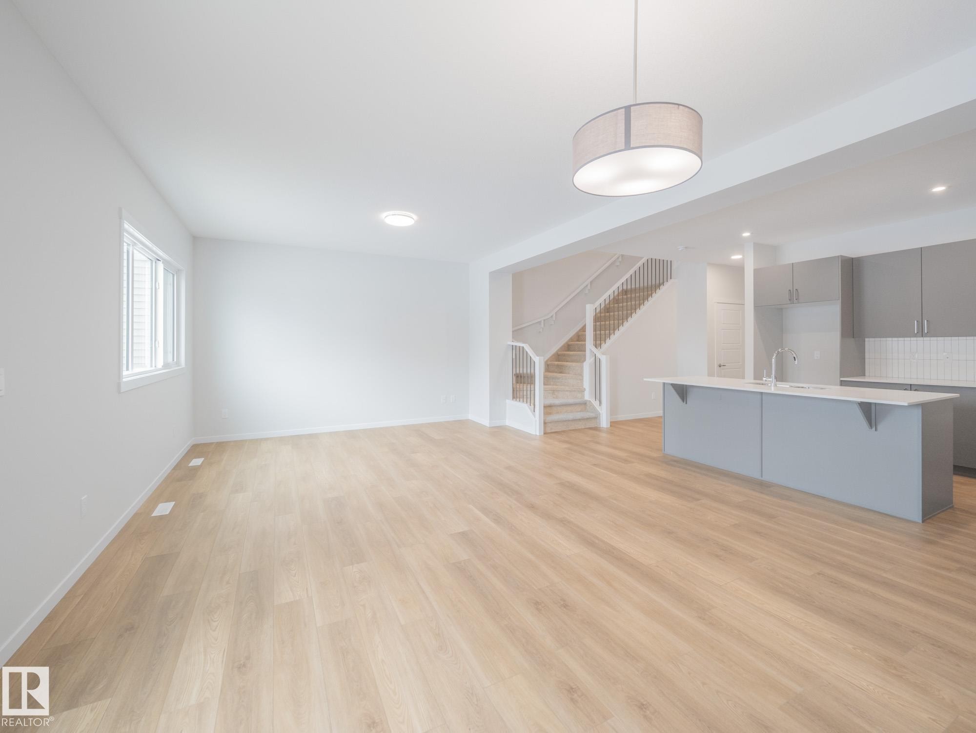 4631 Kinsella Landing, Edmonton, AB - Indoor Photo Showing Kitchen