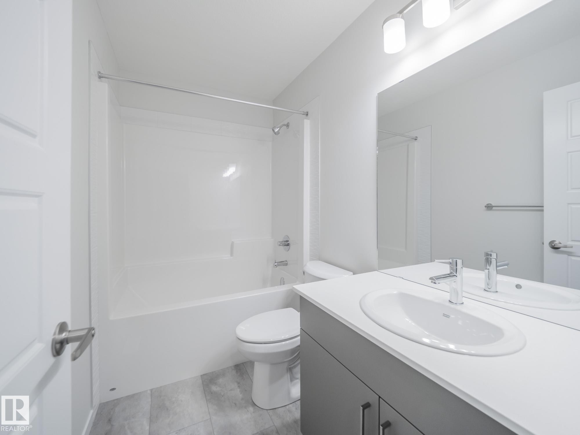4631 Kinsella Landing, Edmonton, AB - Indoor Photo Showing Bathroom