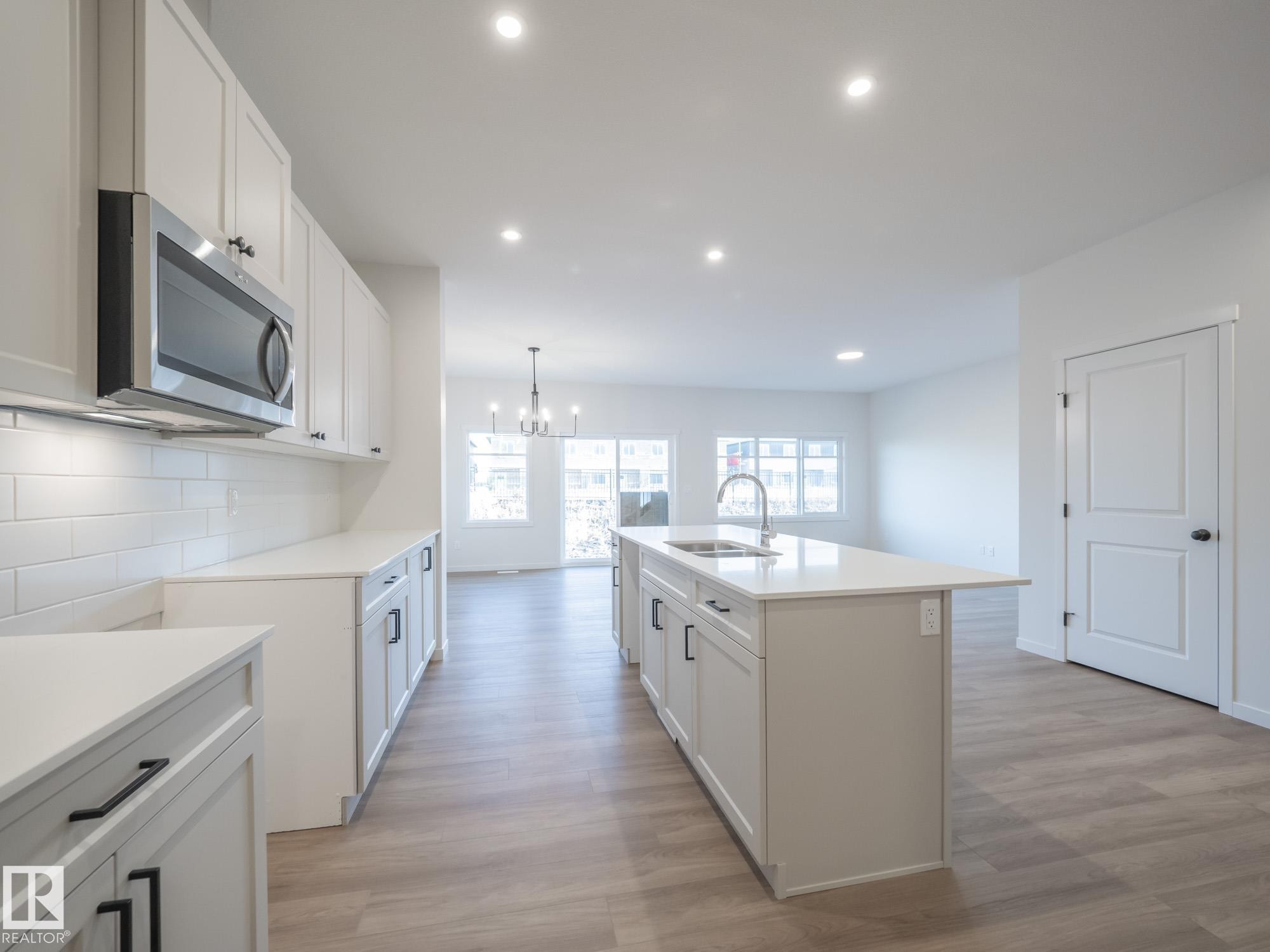 4625 Kinsella Landing, Edmonton, AB - Indoor Photo Showing Kitchen
