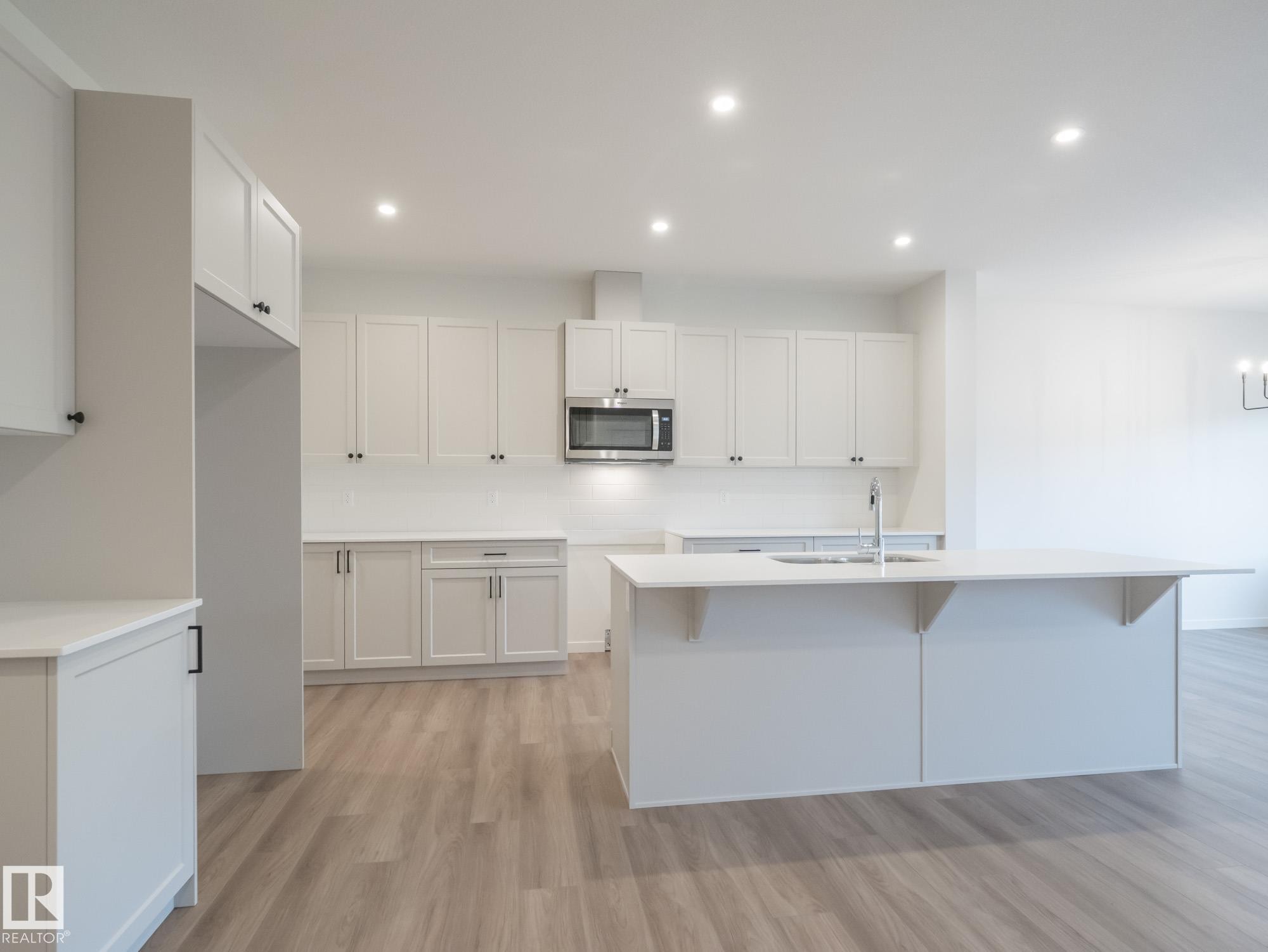 4625 Kinsella Landing, Edmonton, AB - Indoor Photo Showing Kitchen