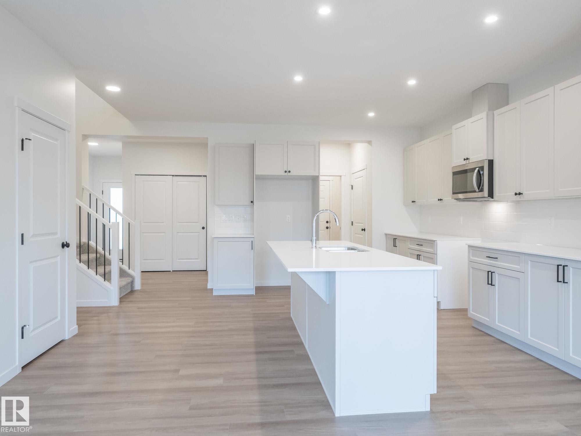 4625 Kinsella Landing, Edmonton, AB - Indoor Photo Showing Kitchen