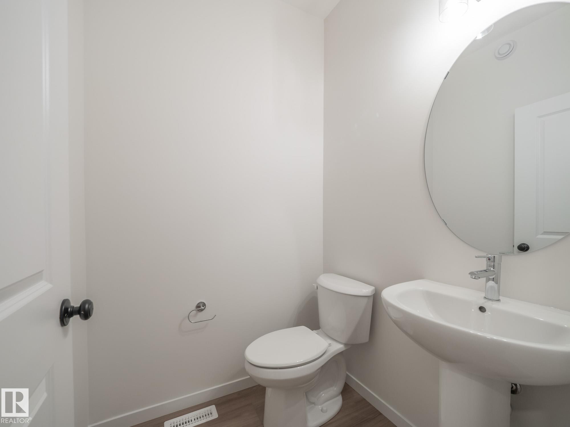 289 Rancher Road, Ardrossan, AB - Indoor Photo Showing Bathroom