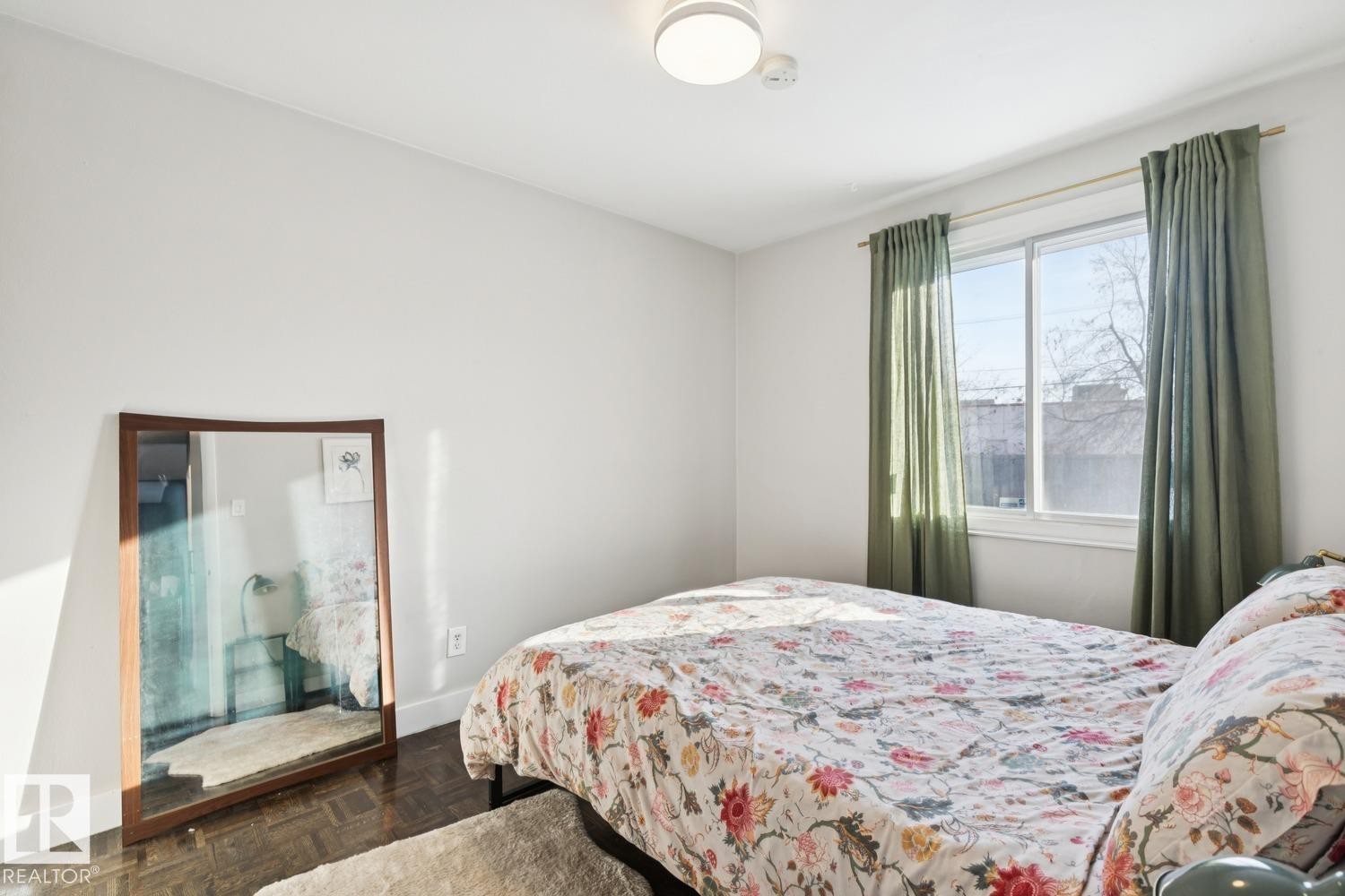 7601 91 Avenue, Edmonton, AB - Indoor Photo Showing Bedroom