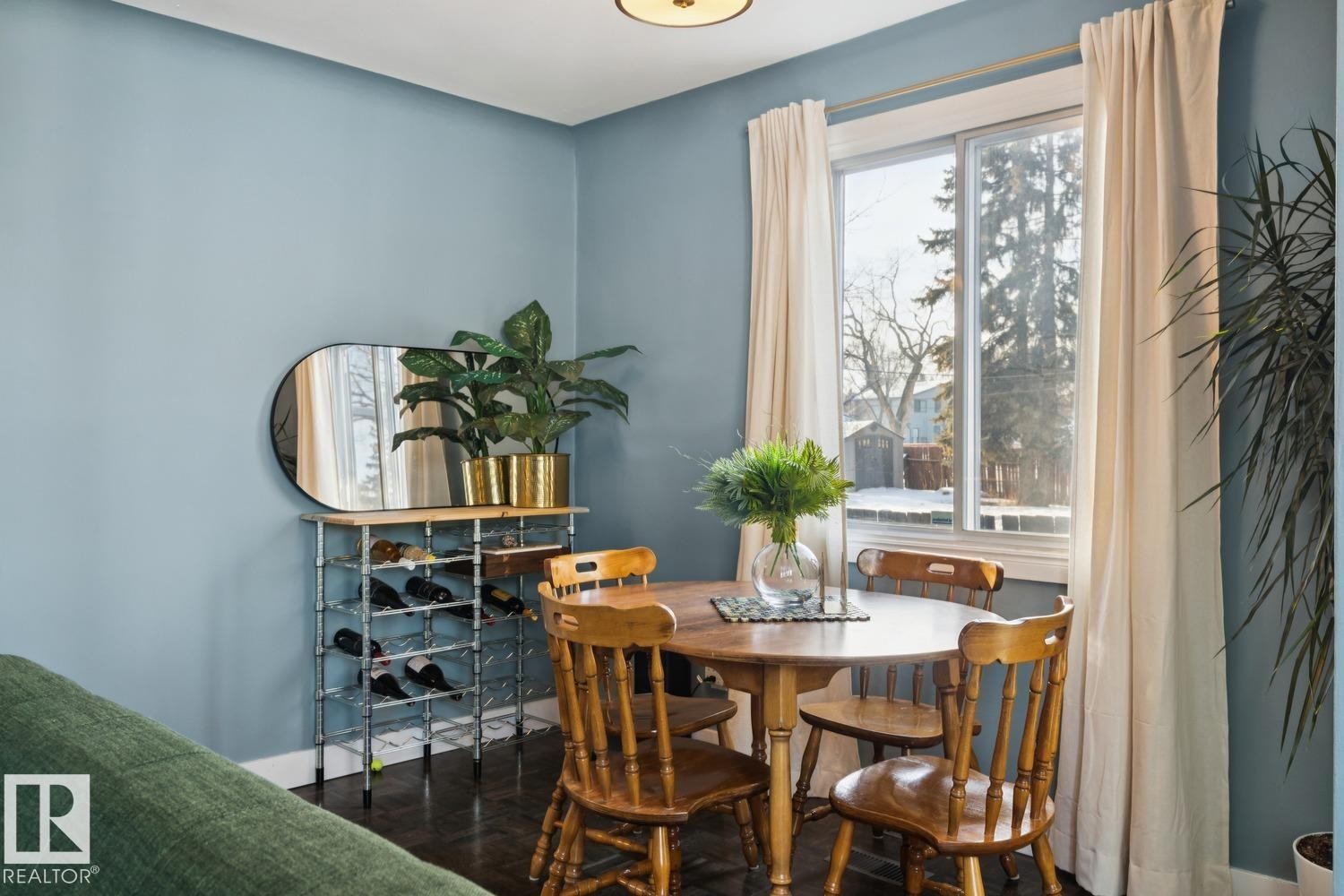 7601 91 Avenue, Edmonton, AB - Indoor Photo Showing Dining Room