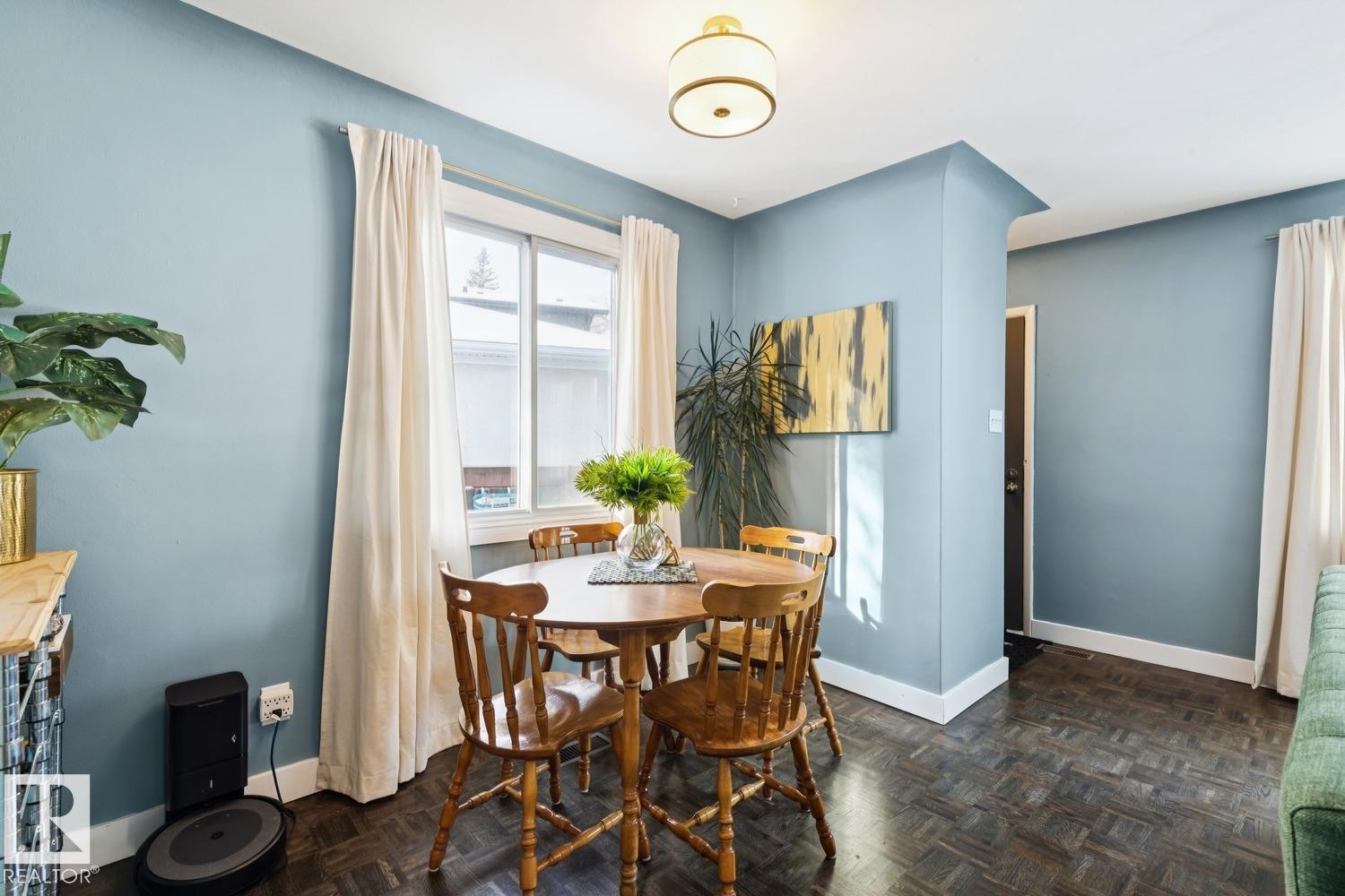7601 91 Avenue, Edmonton, AB - Indoor Photo Showing Dining Room