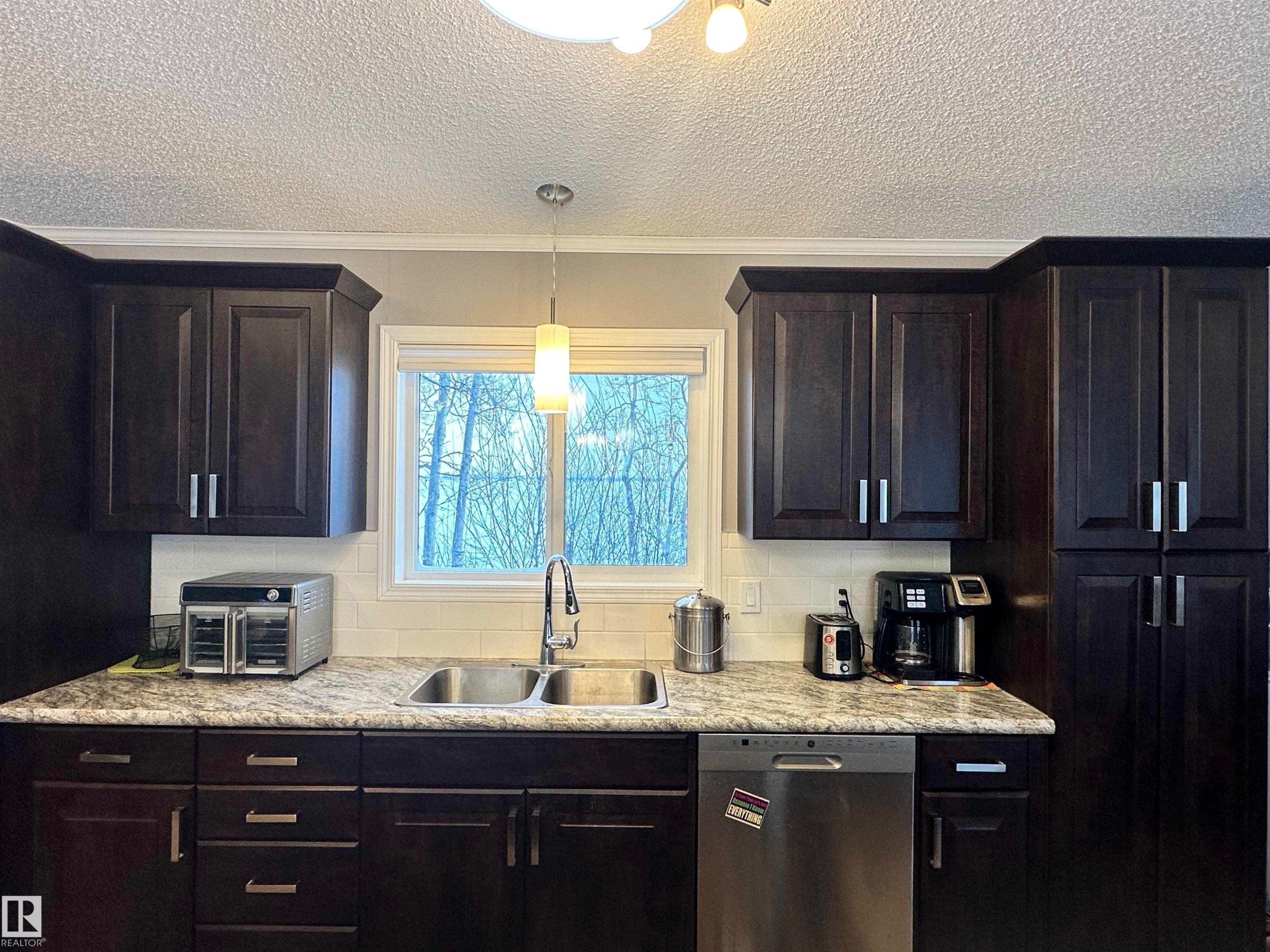 61211 Rge Road 265, Rural Westlock County, AB - Indoor Photo Showing Kitchen With Double Sink