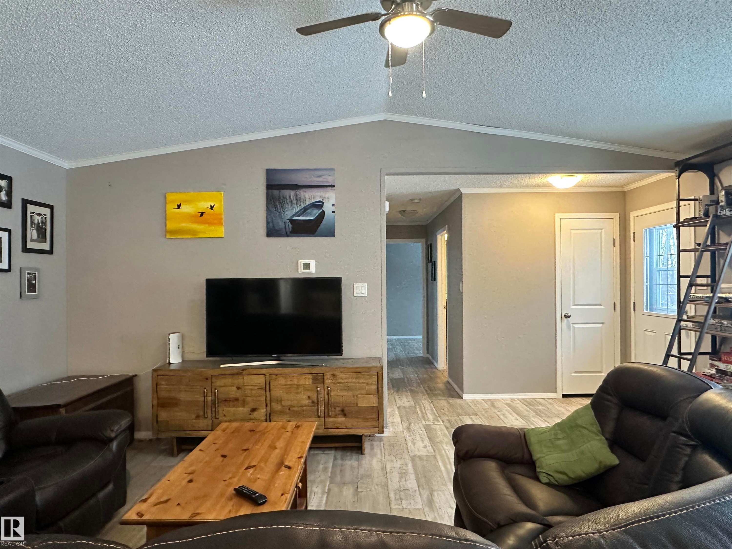 61211 Rge Road 265, Rural Westlock County, AB - Indoor Photo Showing Living Room