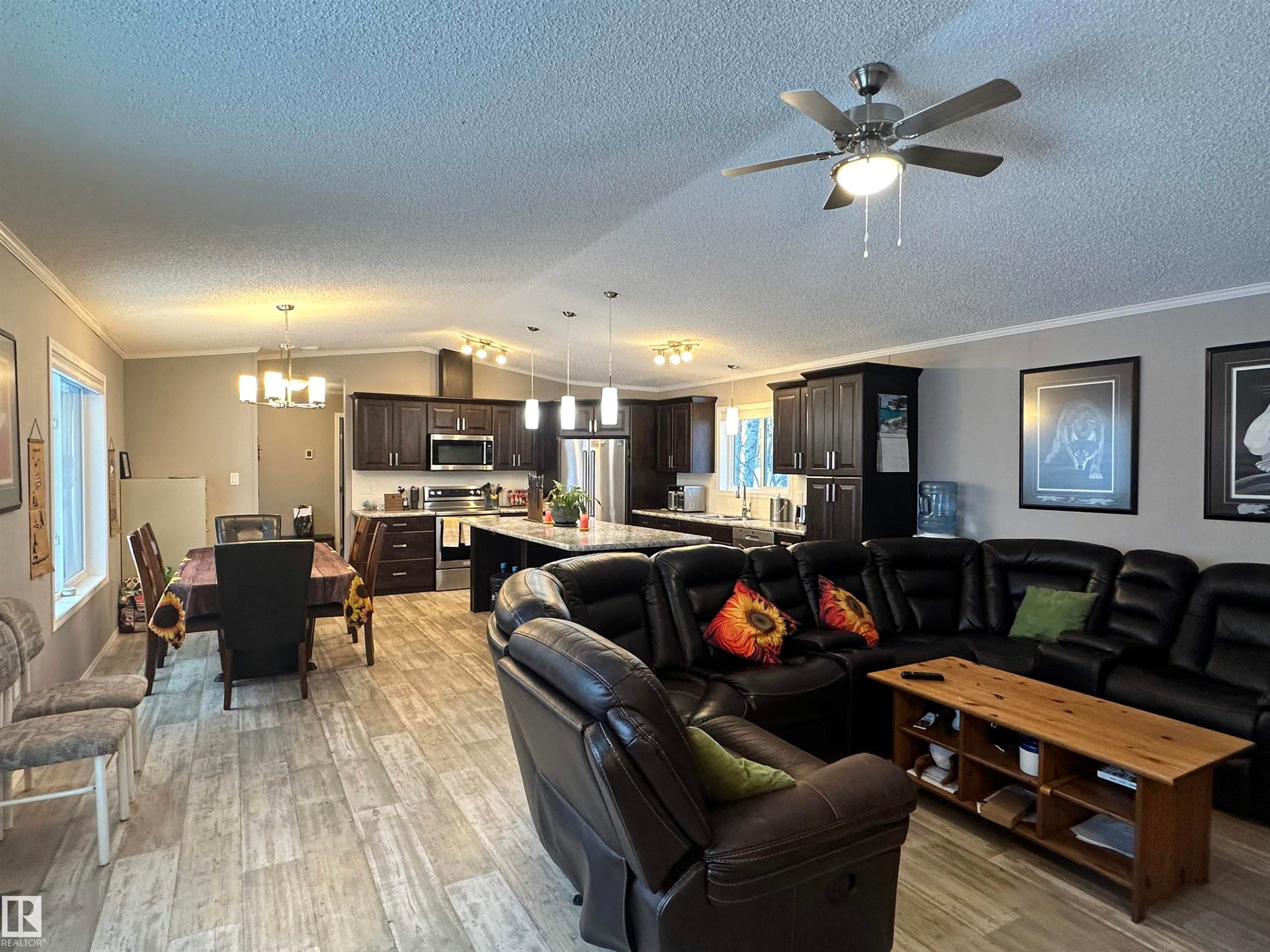 61211 Rge Road 265, Rural Westlock County, AB - Indoor Photo Showing Living Room