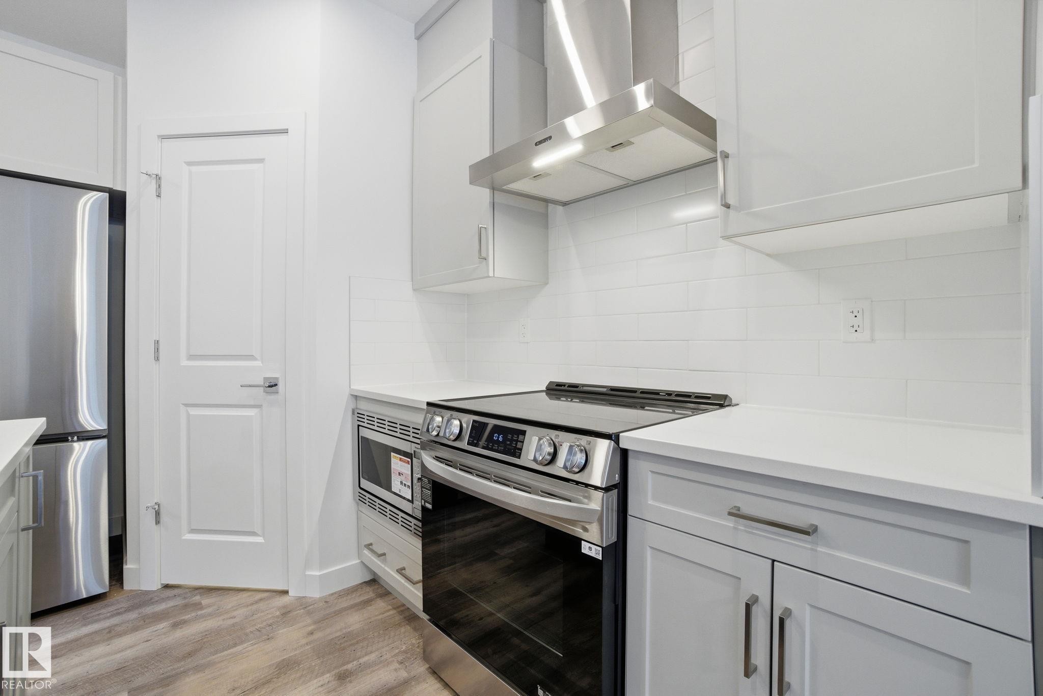 19 5122 213A Street, Edmonton, AB - Indoor Photo Showing Kitchen With Upgraded Kitchen