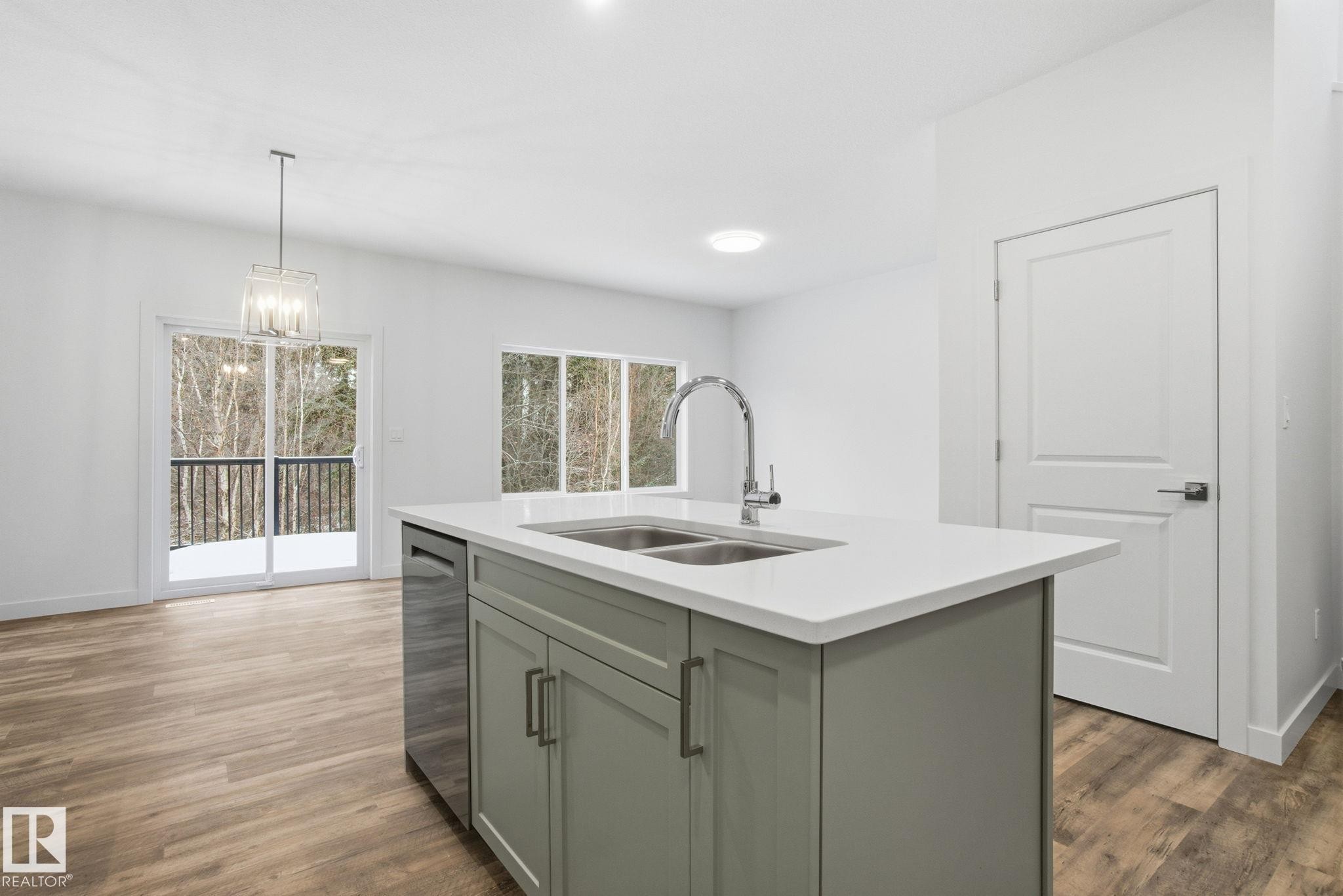 19 5122 213A Street, Edmonton, AB - Indoor Photo Showing Kitchen With Double Sink