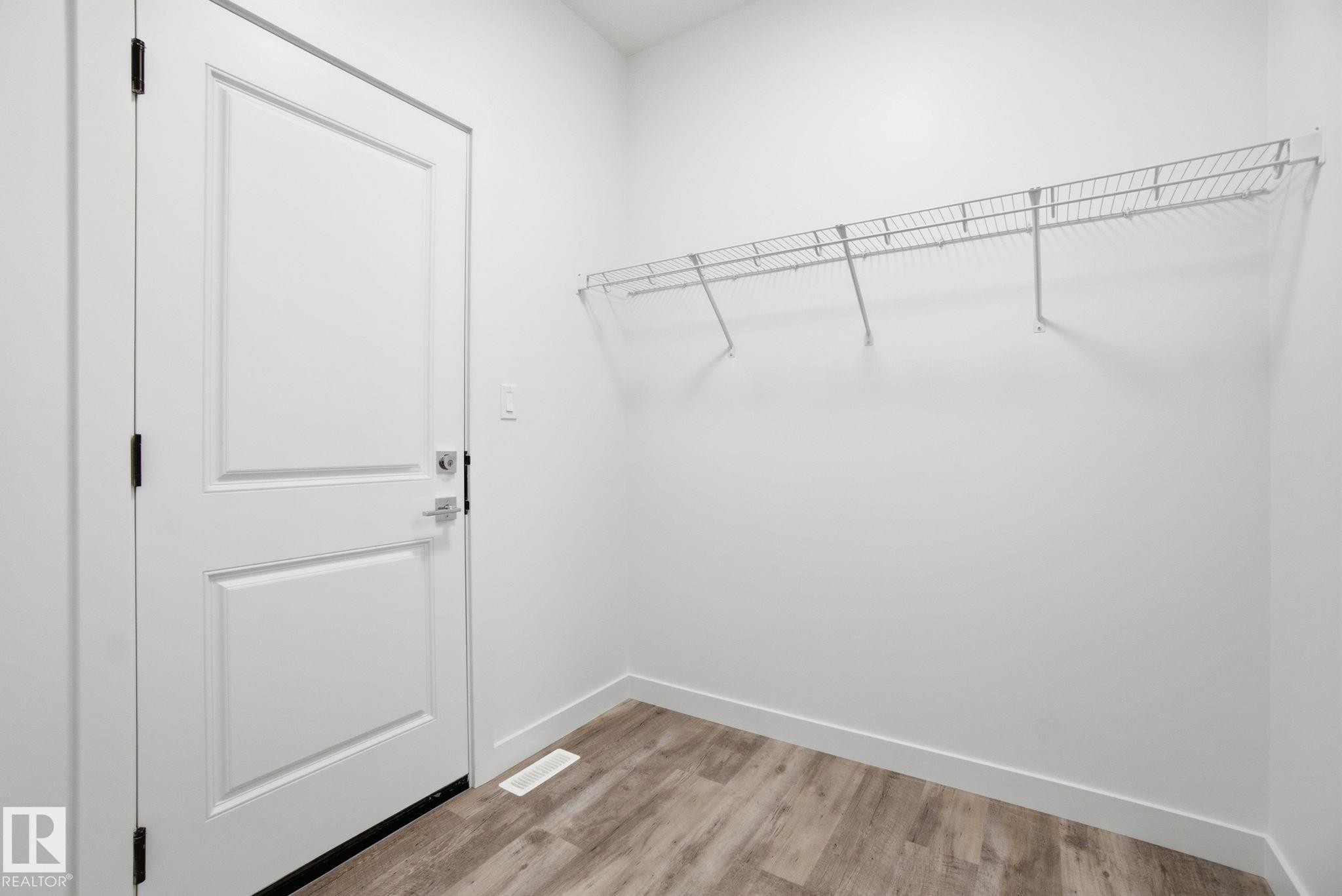 19 5122 213A Street, Edmonton, AB - Indoor Photo Showing Other Room