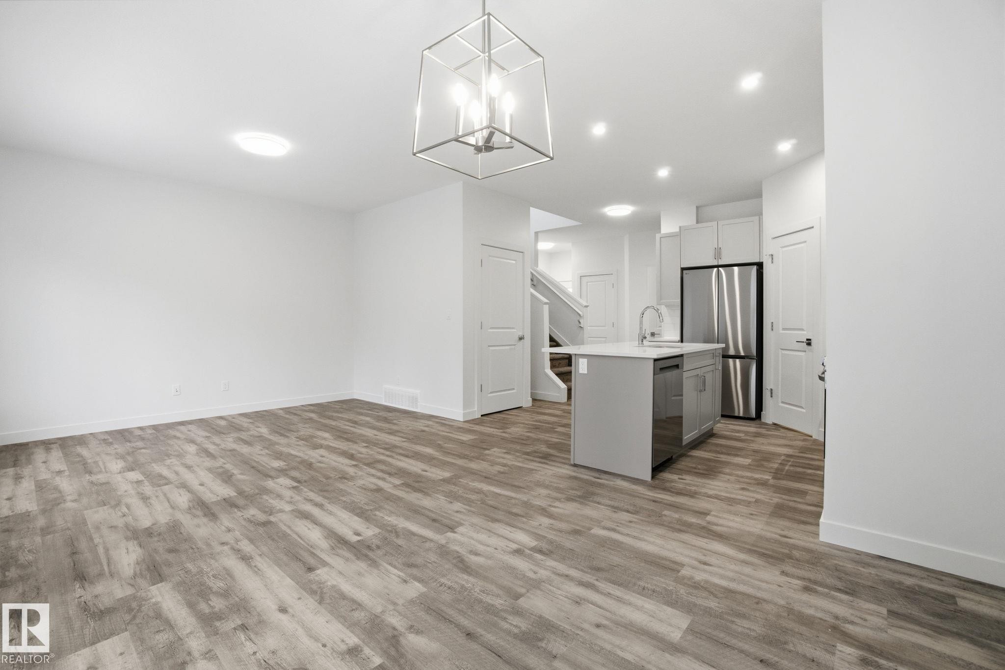 19 5122 213A Street, Edmonton, AB - Indoor Photo Showing Kitchen