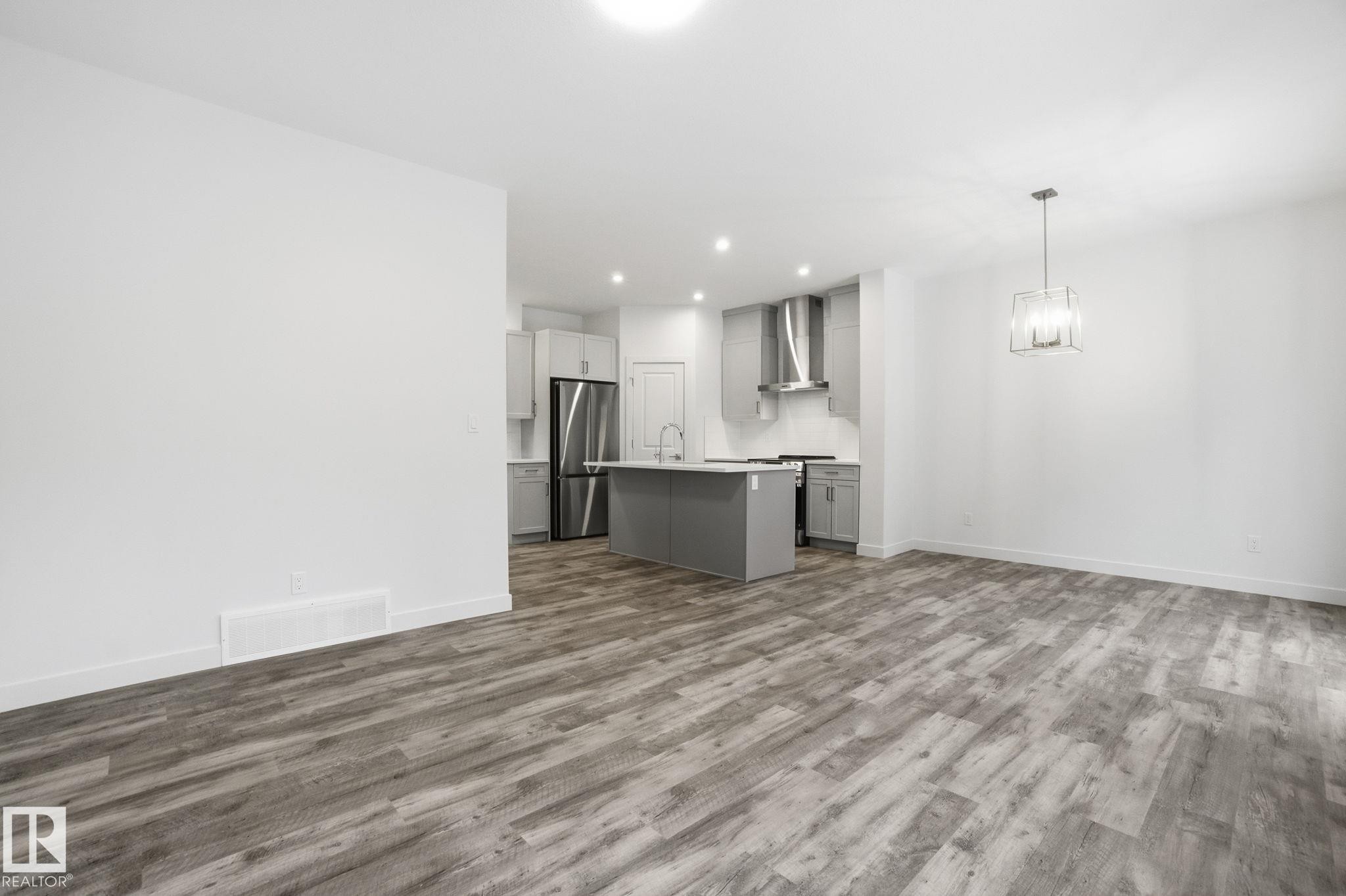 19 5122 213A Street, Edmonton, AB - Indoor Photo Showing Kitchen
