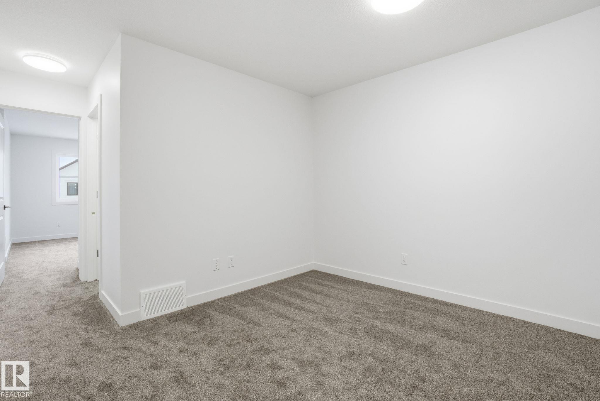 19 5122 213A Street, Edmonton, AB - Indoor Photo Showing Other Room