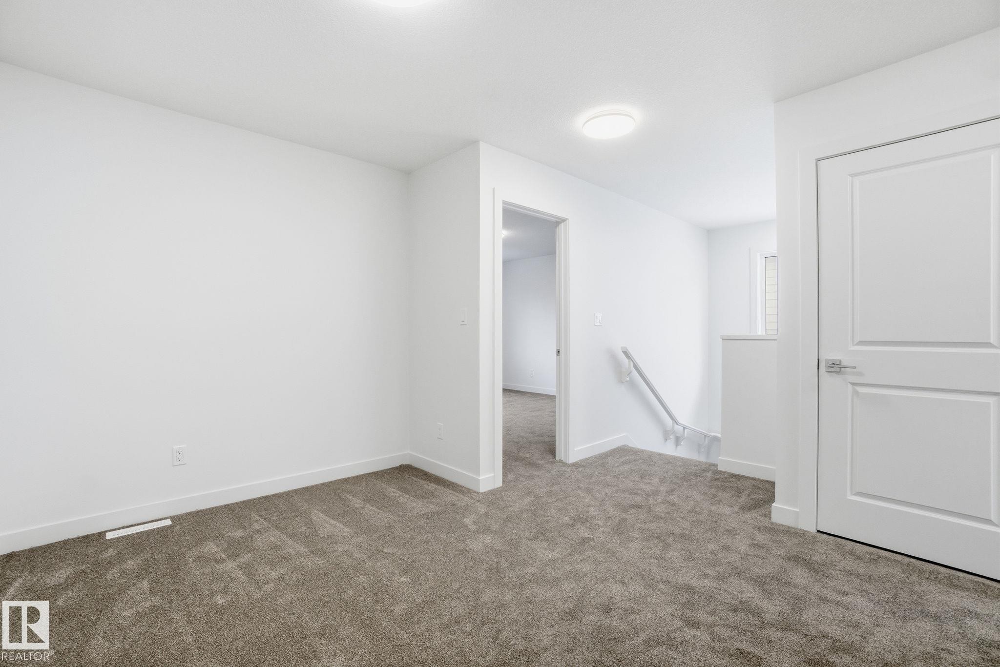 19 5122 213A Street, Edmonton, AB - Indoor Photo Showing Other Room