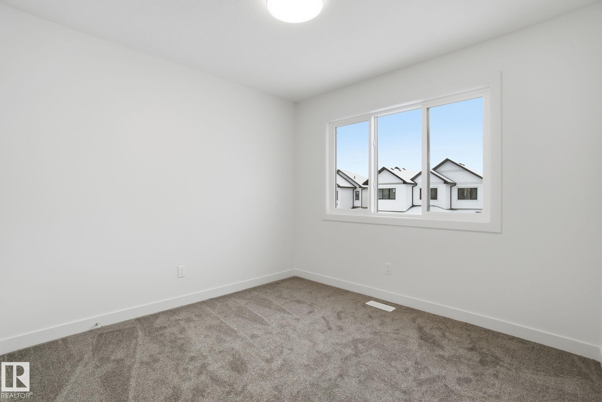 19 5122 213A Street, Edmonton, AB - Indoor Photo Showing Other Room