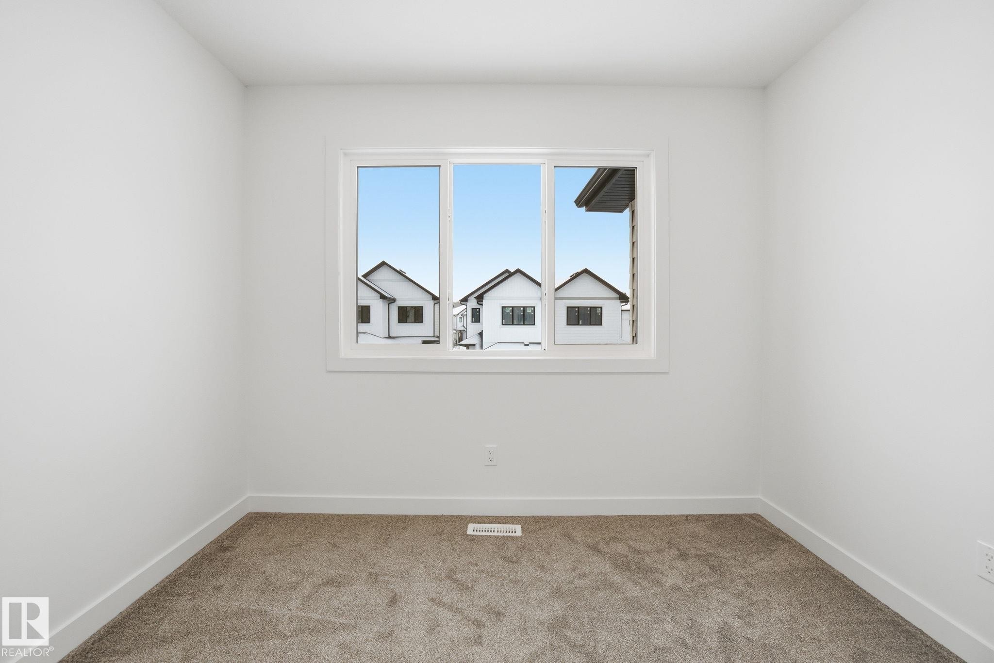 19 5122 213A Street, Edmonton, AB - Indoor Photo Showing Other Room